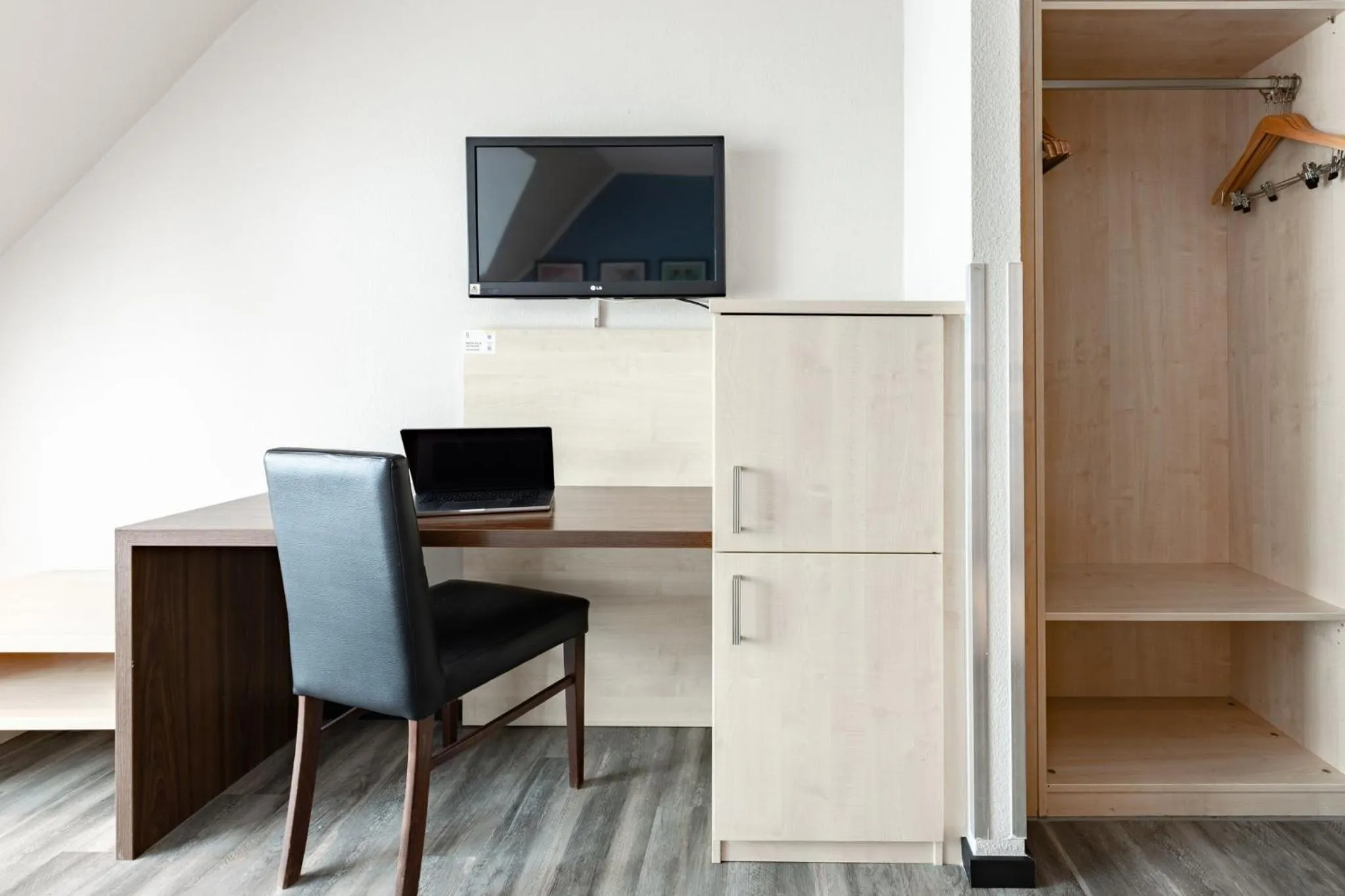 Bedroom in Garner Hotel Cologne Porz - Airport by IHG