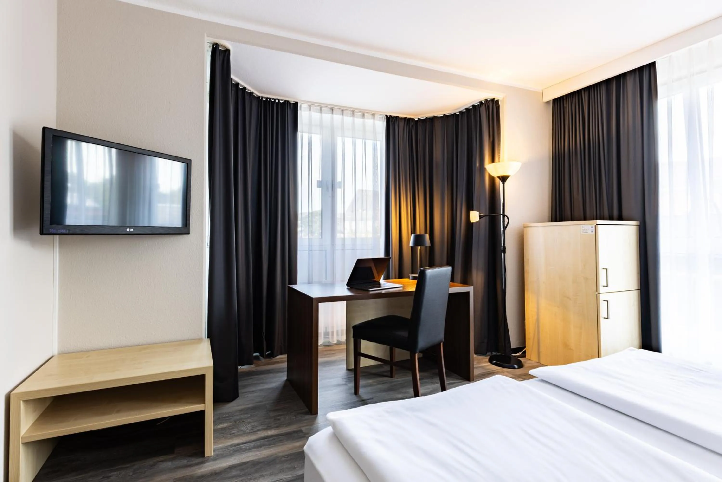 Photo of the whole room, Bed in Garner Hotel Cologne Porz - Airport by IHG
