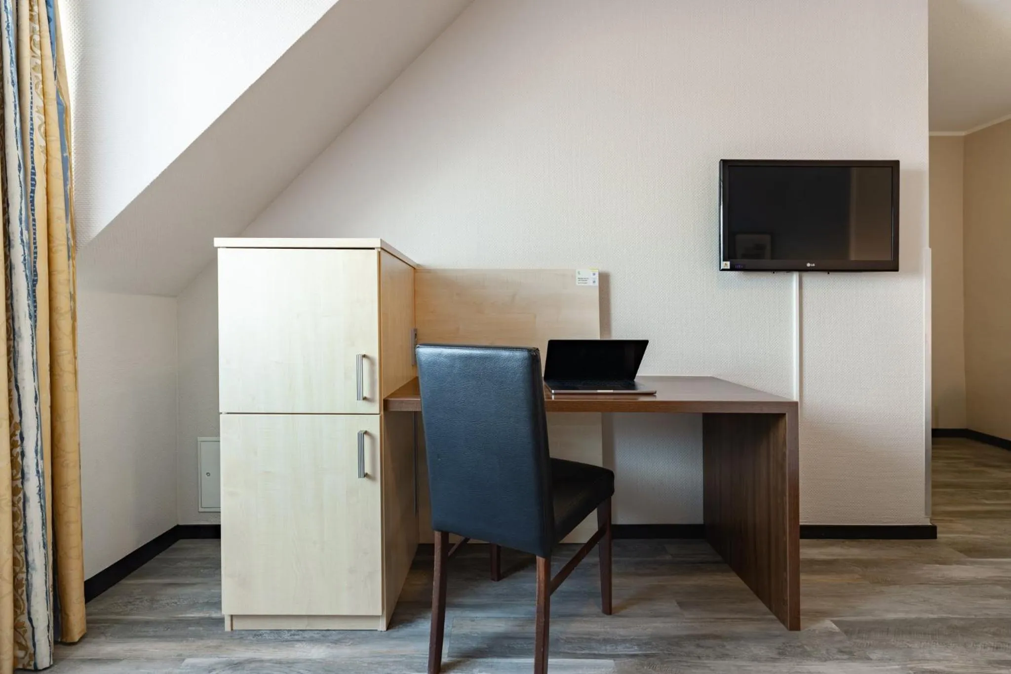 Bedroom in Garner Hotel Cologne Porz - Airport by IHG