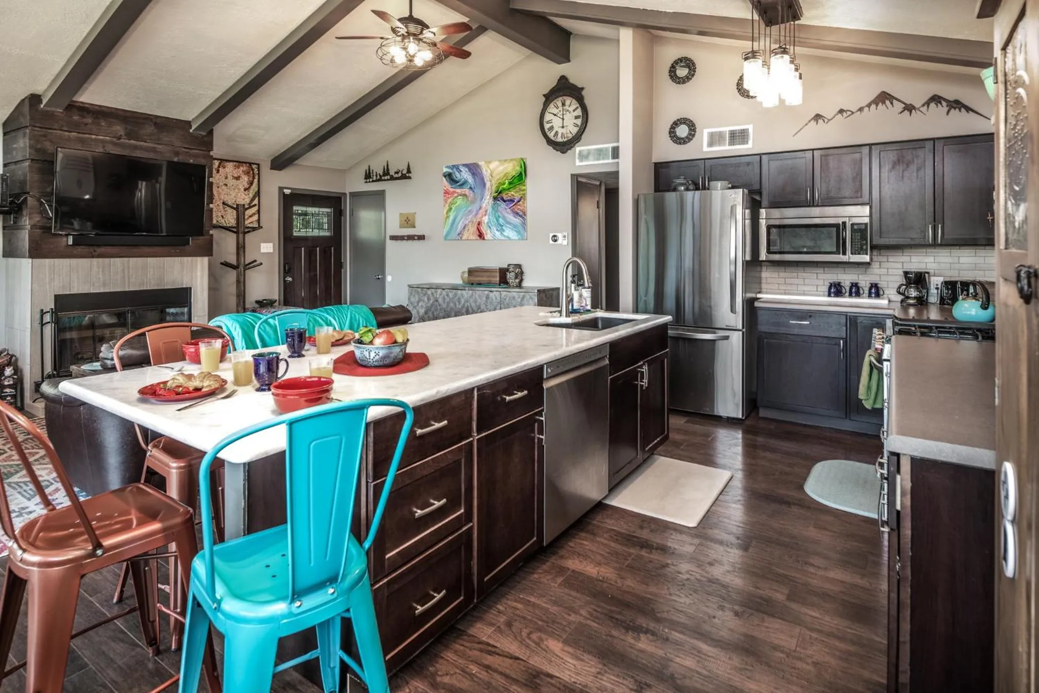 Kitchen or kitchenette in Valley View