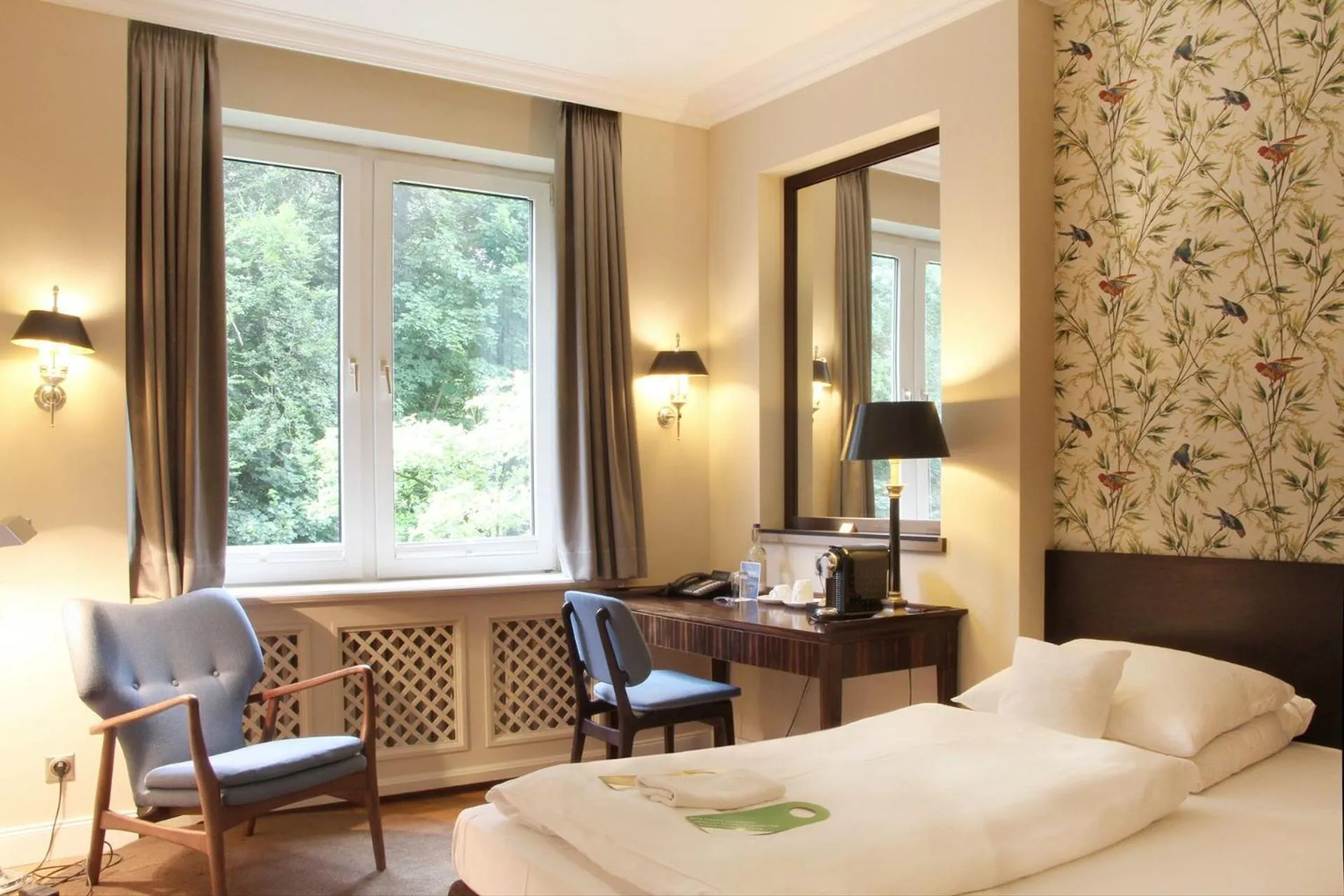 Living room, Bed in Romantik Hotel Kieler Kaufmann