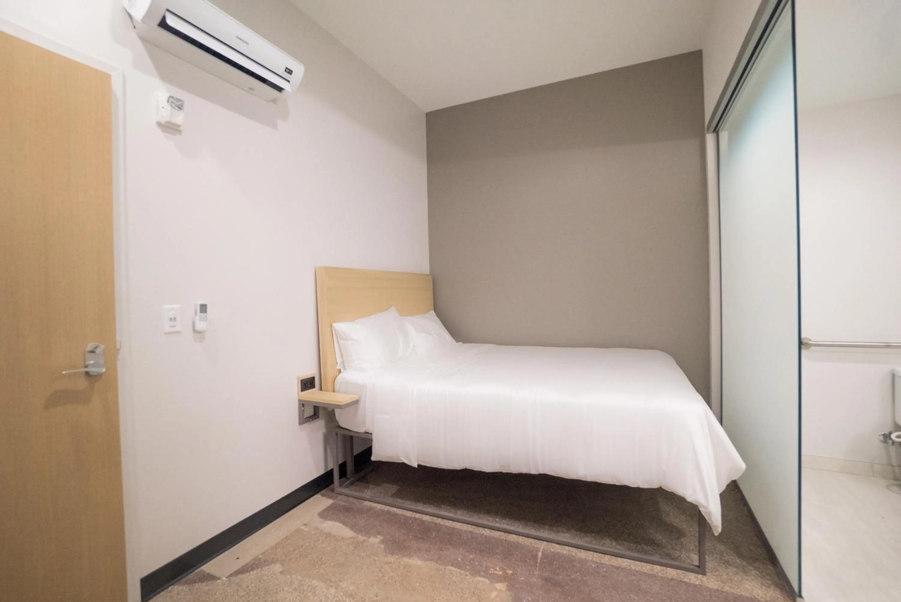 Property building, Bed in SOVA Micro-Room & Social Hotel