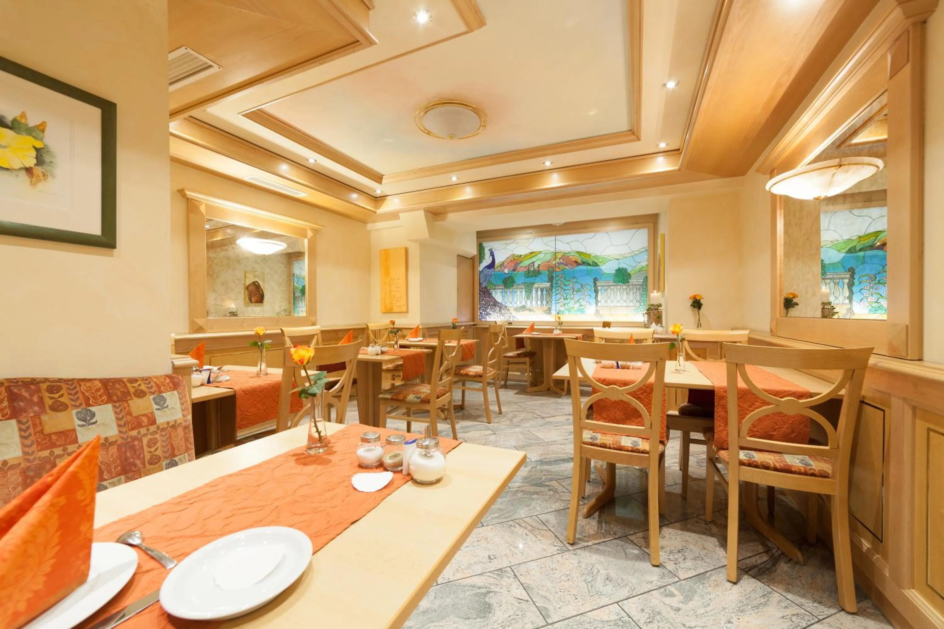 Food and drinks in City-Hotel garni