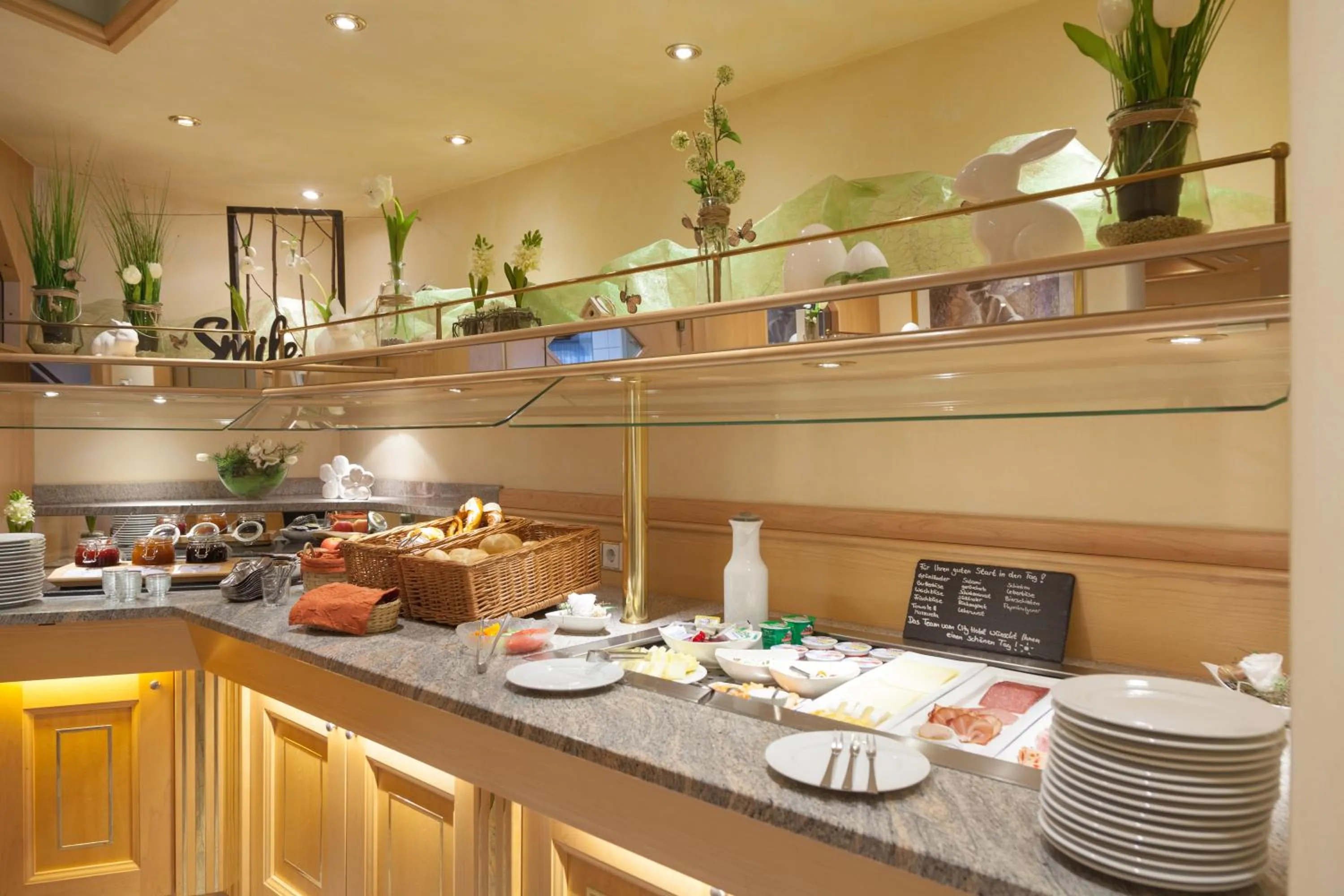Buffet breakfast in City-Hotel garni