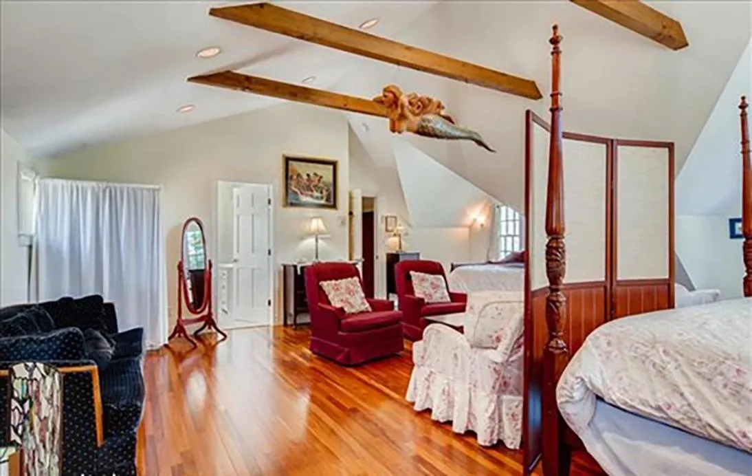 Bed in West Tisbury Inn