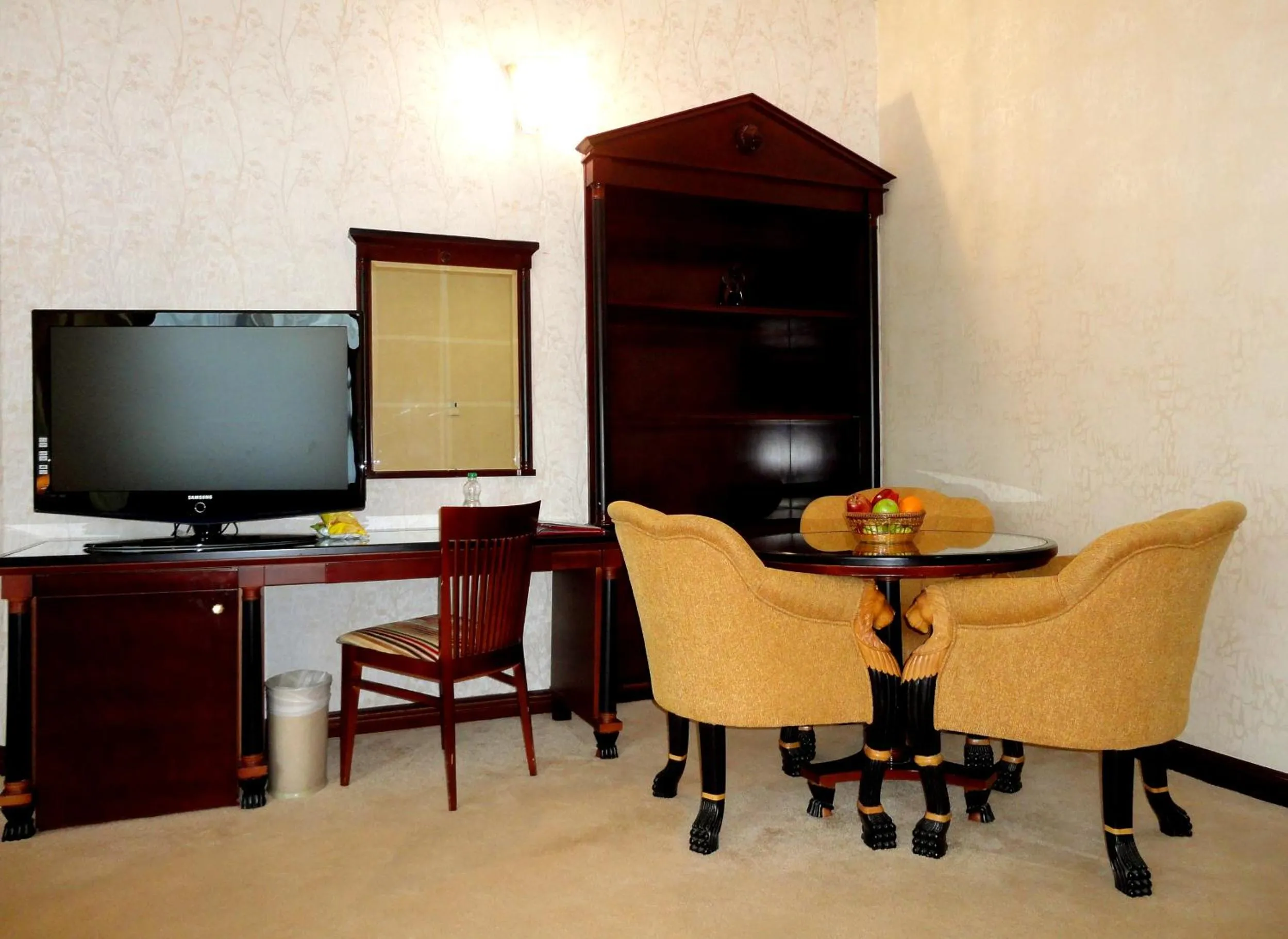 Dining area, TV/Entertainment Center in Beach Bay Hotel Muscat