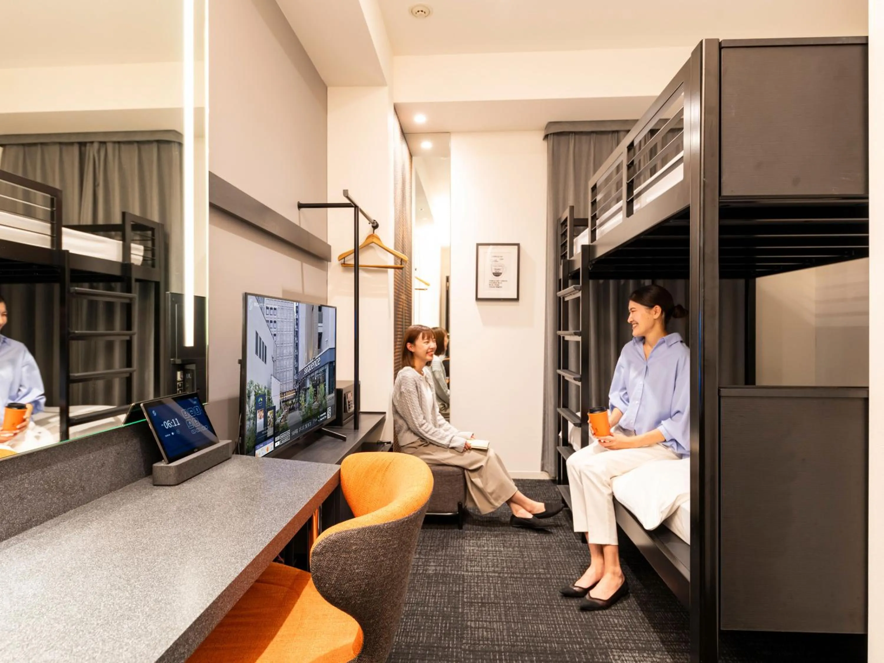 Photo of the whole room in sequence SUIDOBASHI - Tokyo