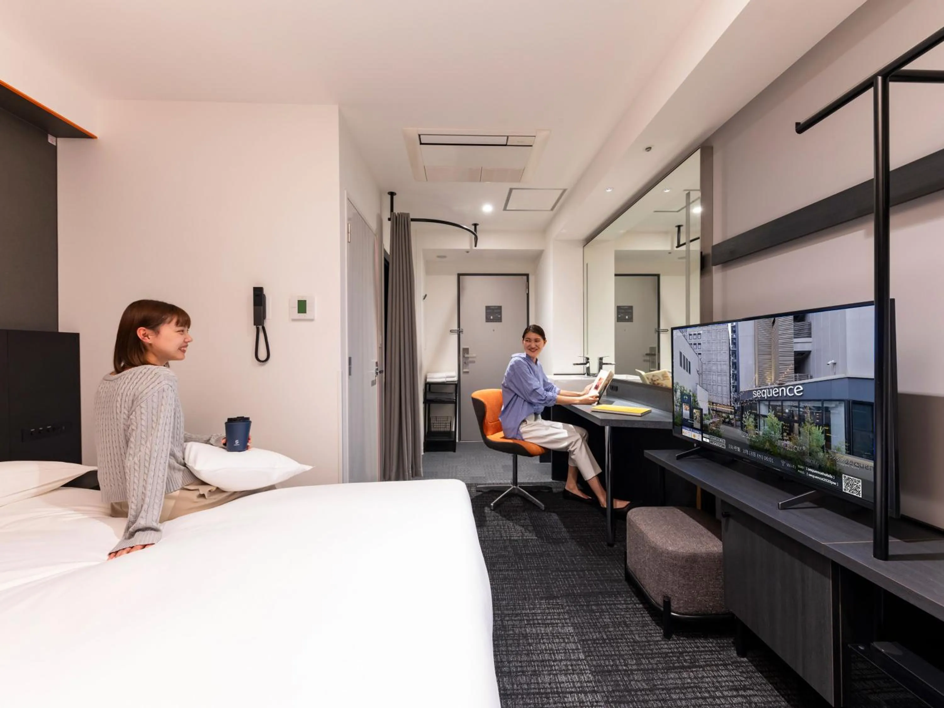 Photo of the whole room, Bed in sequence SUIDOBASHI - Tokyo