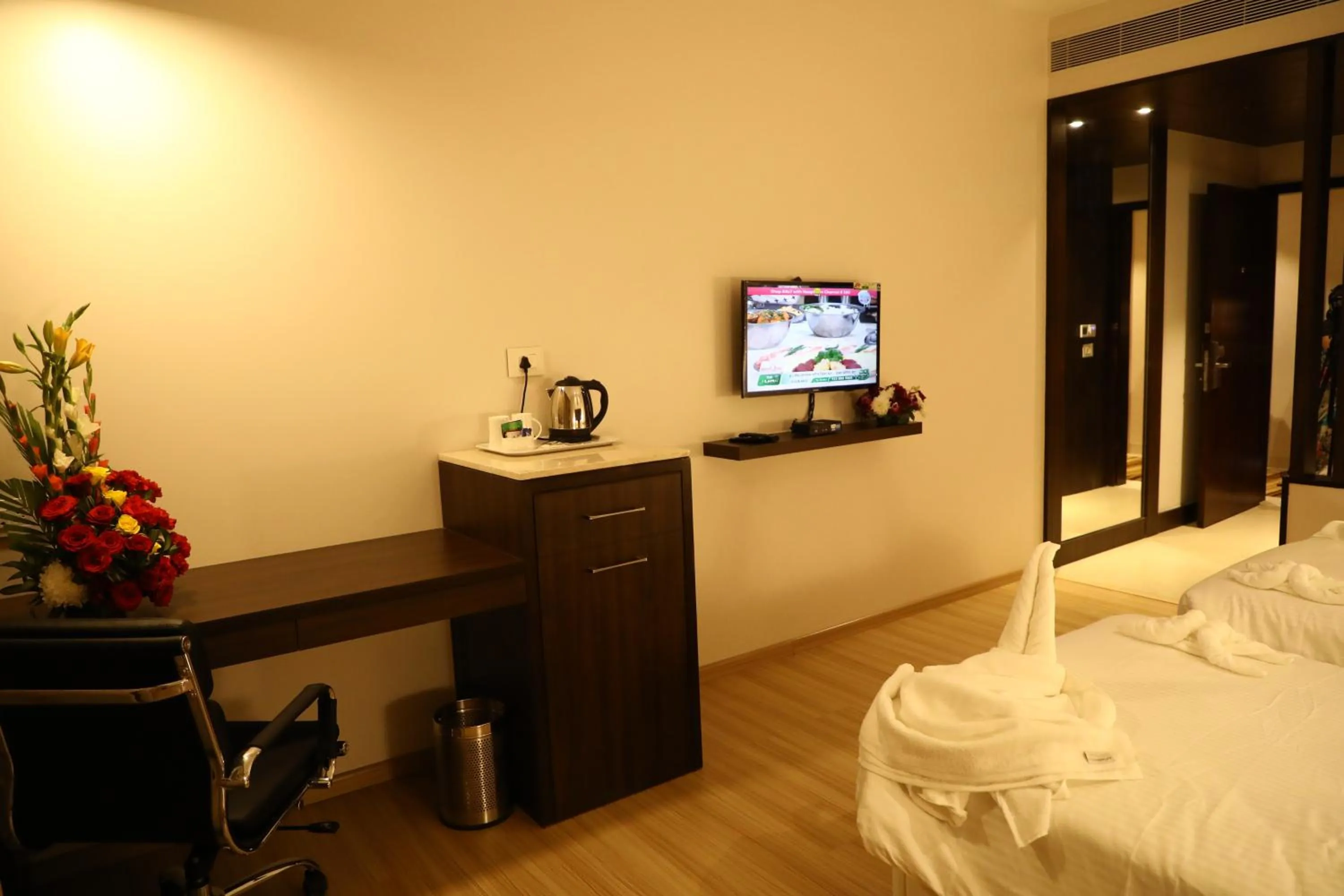 TV and multimedia, Bed in YN Hotels