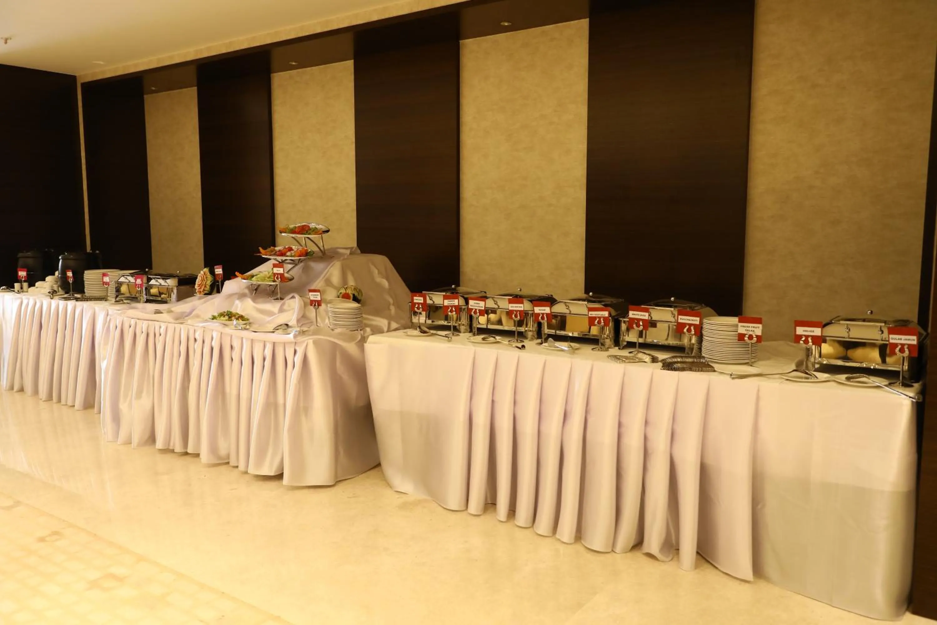 Restaurant/places to eat in YN Hotels