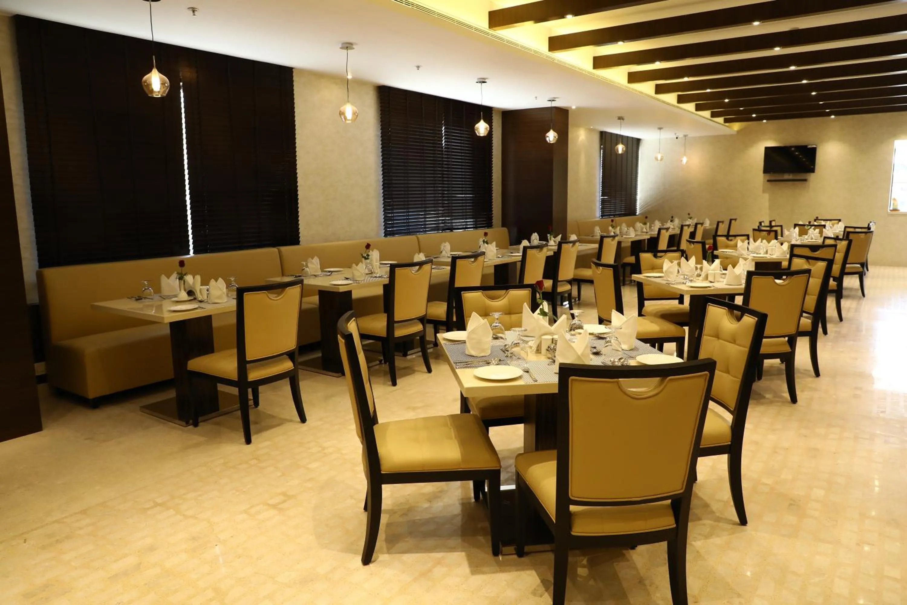 Restaurant/places to eat in YN Hotels