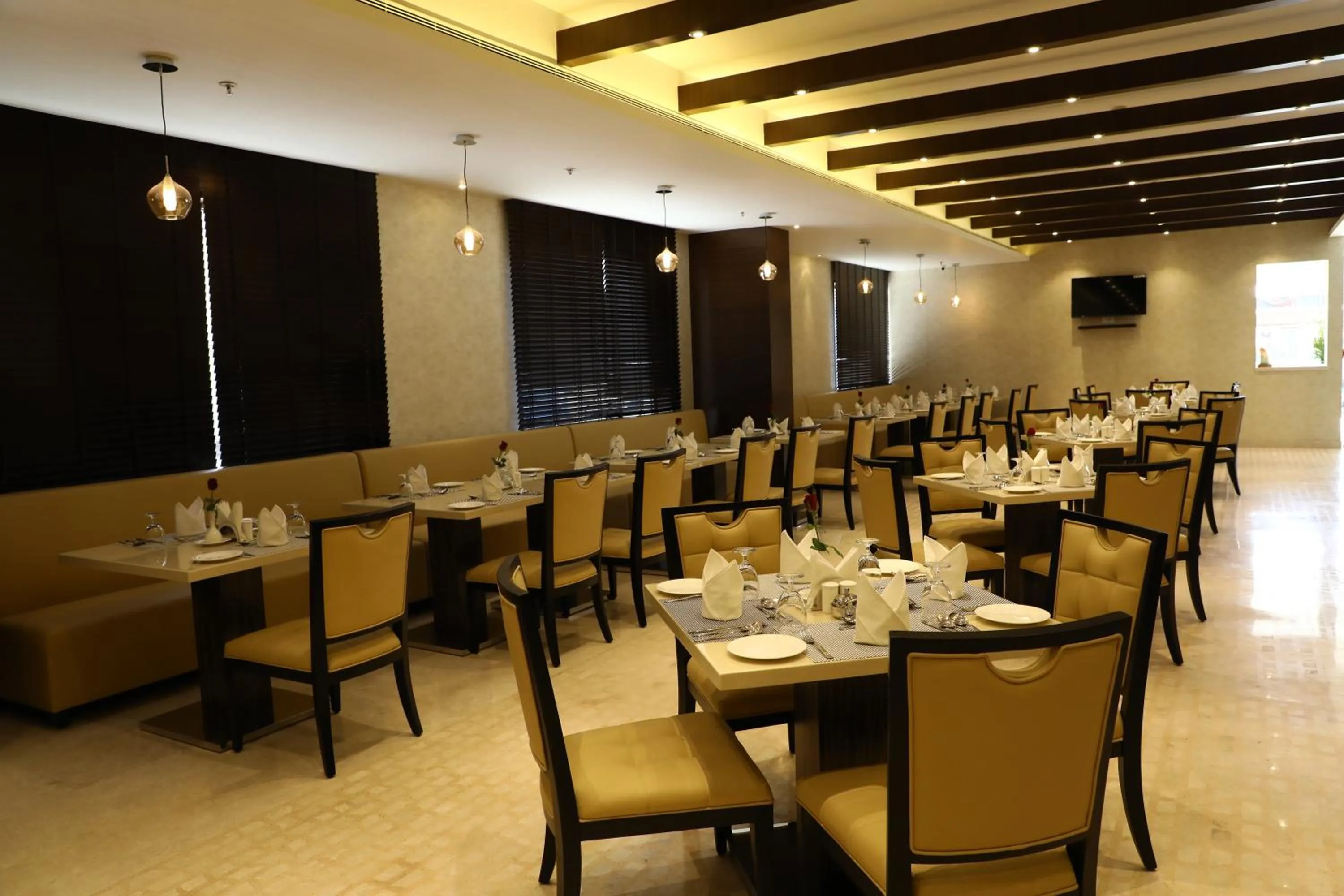 Restaurant/places to eat in YN Hotels