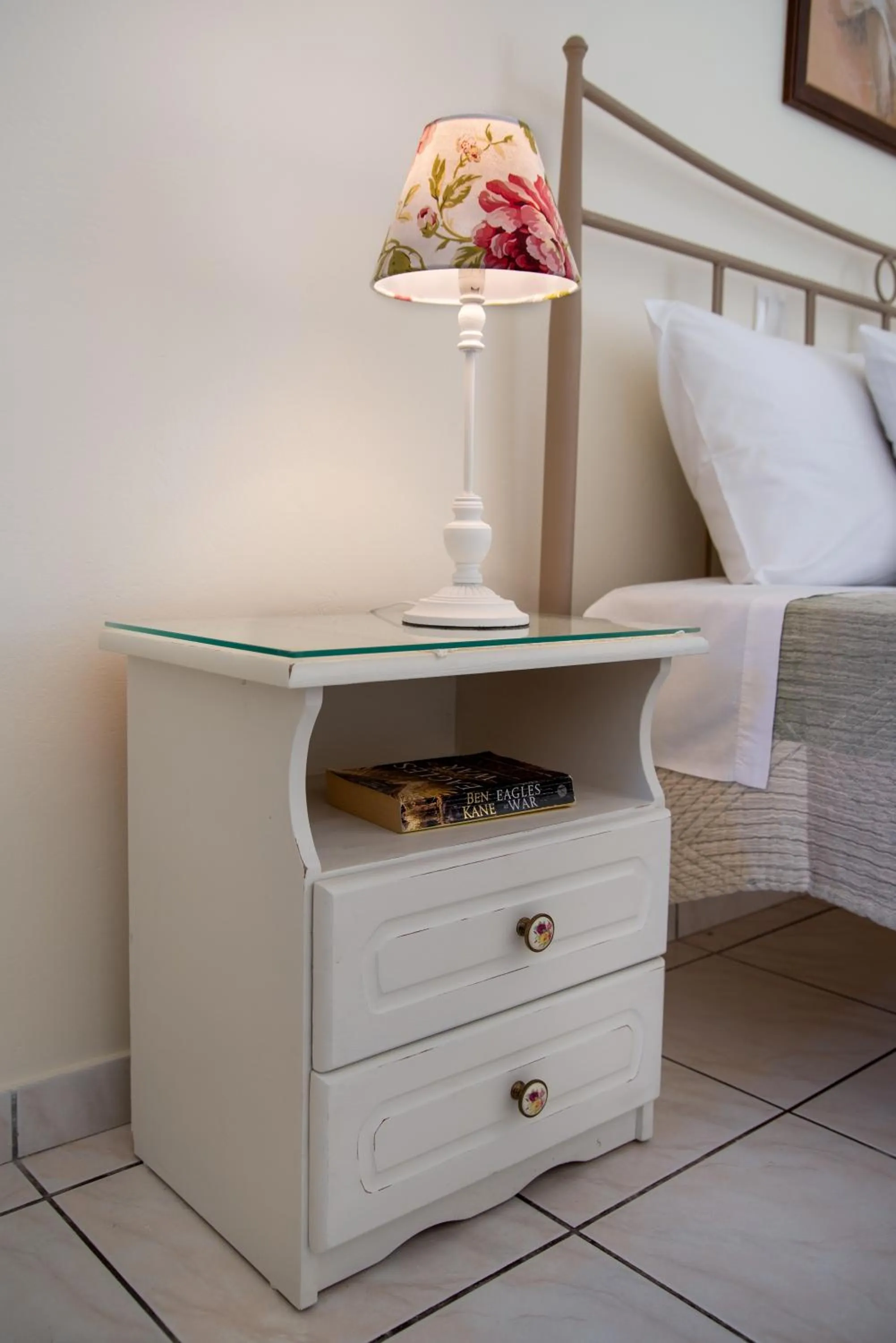 Decorative detail in LIvadi Studios with Pool