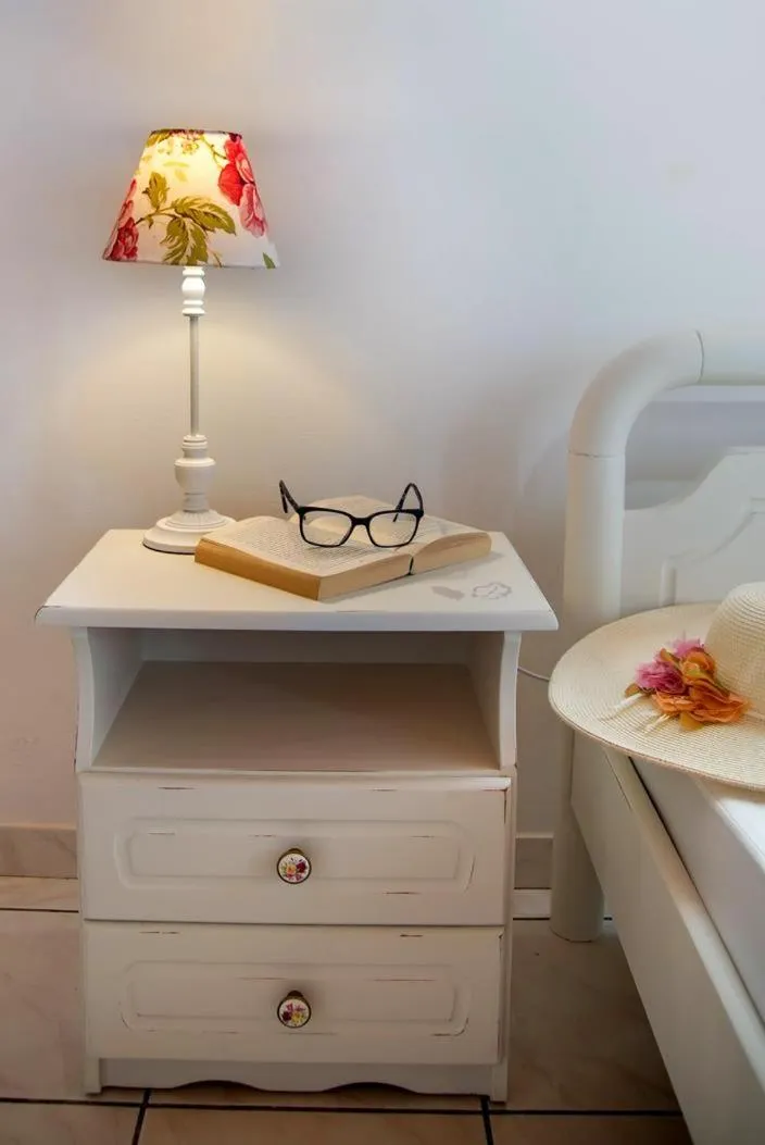 Decorative detail in LIvadi Studios with Pool