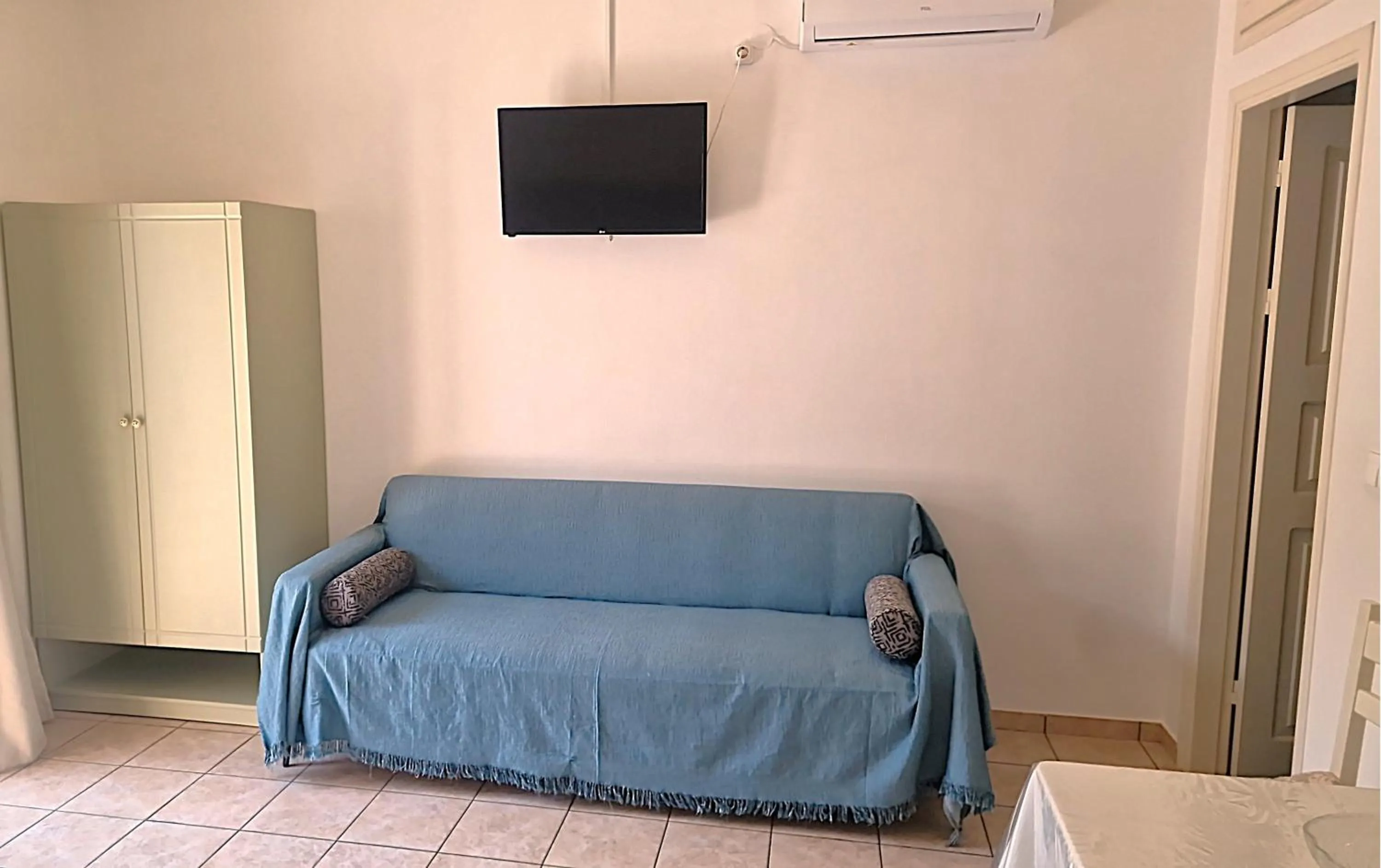 TV and multimedia in LIvadi Studios with Pool