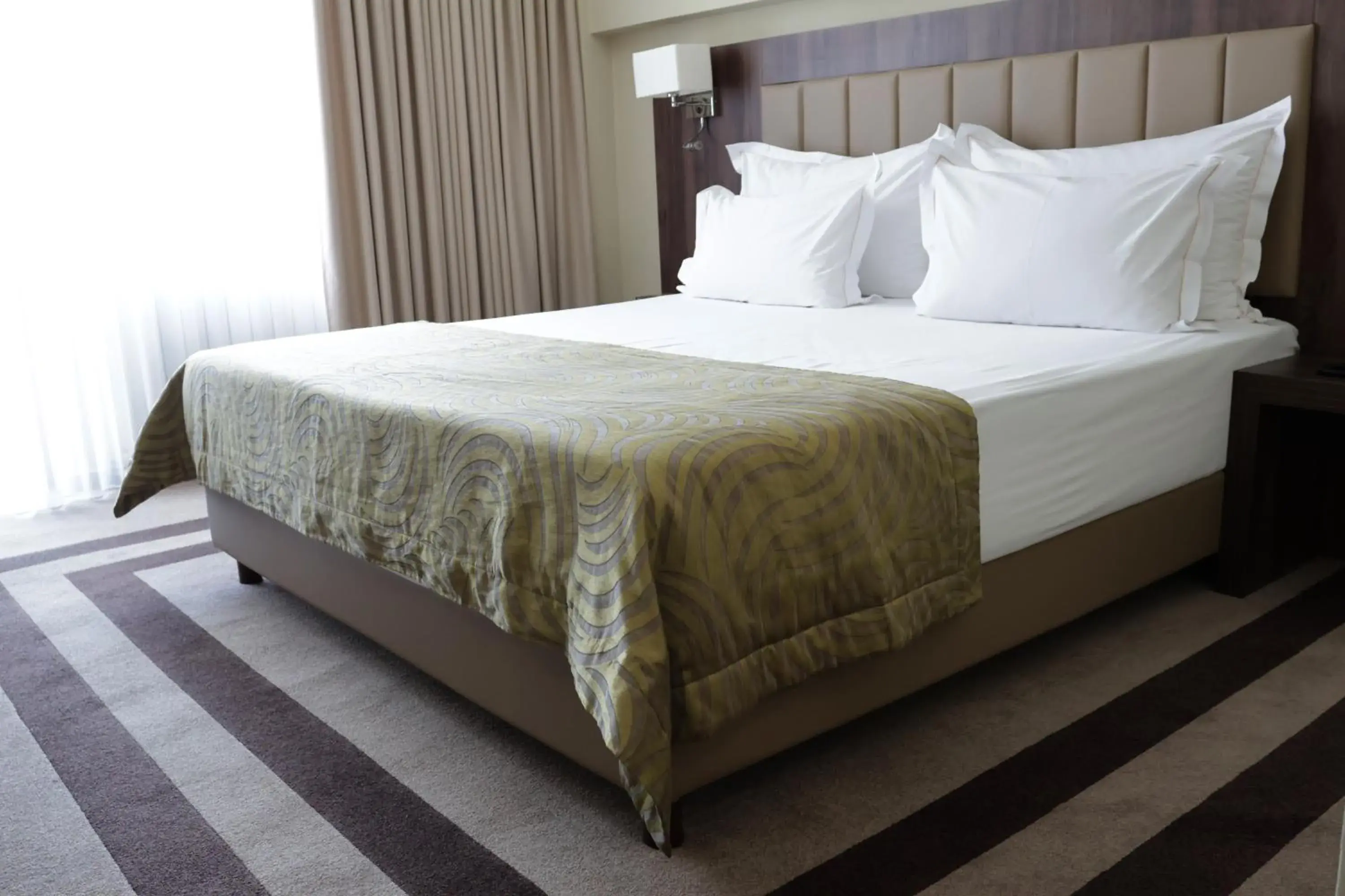 Double Room with Pool View - single occupancy in Hotel McPietroasa Double Room with Pool View - single occupancy in Hotel McPietroasa