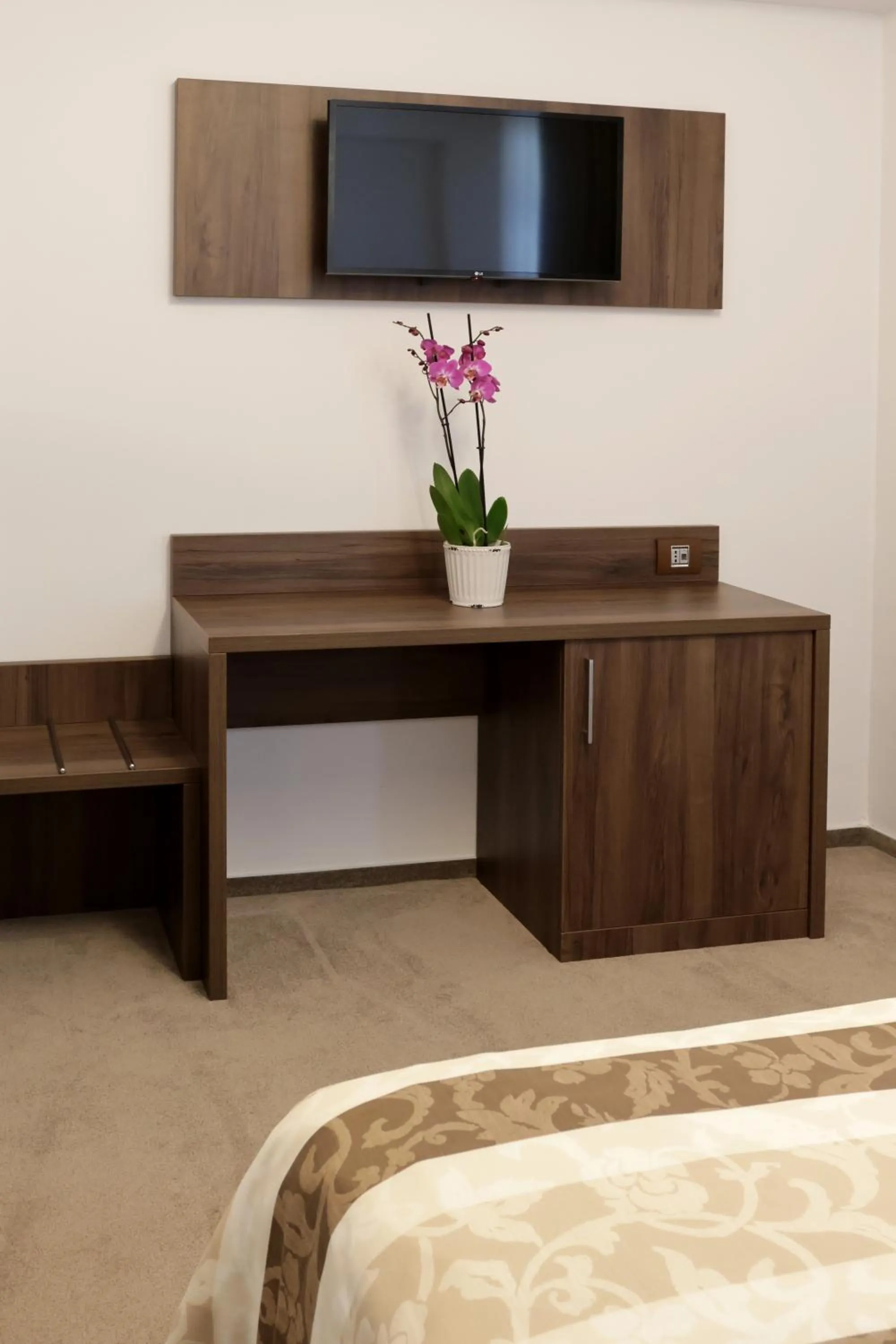 Bed in Hotel McPietroasa