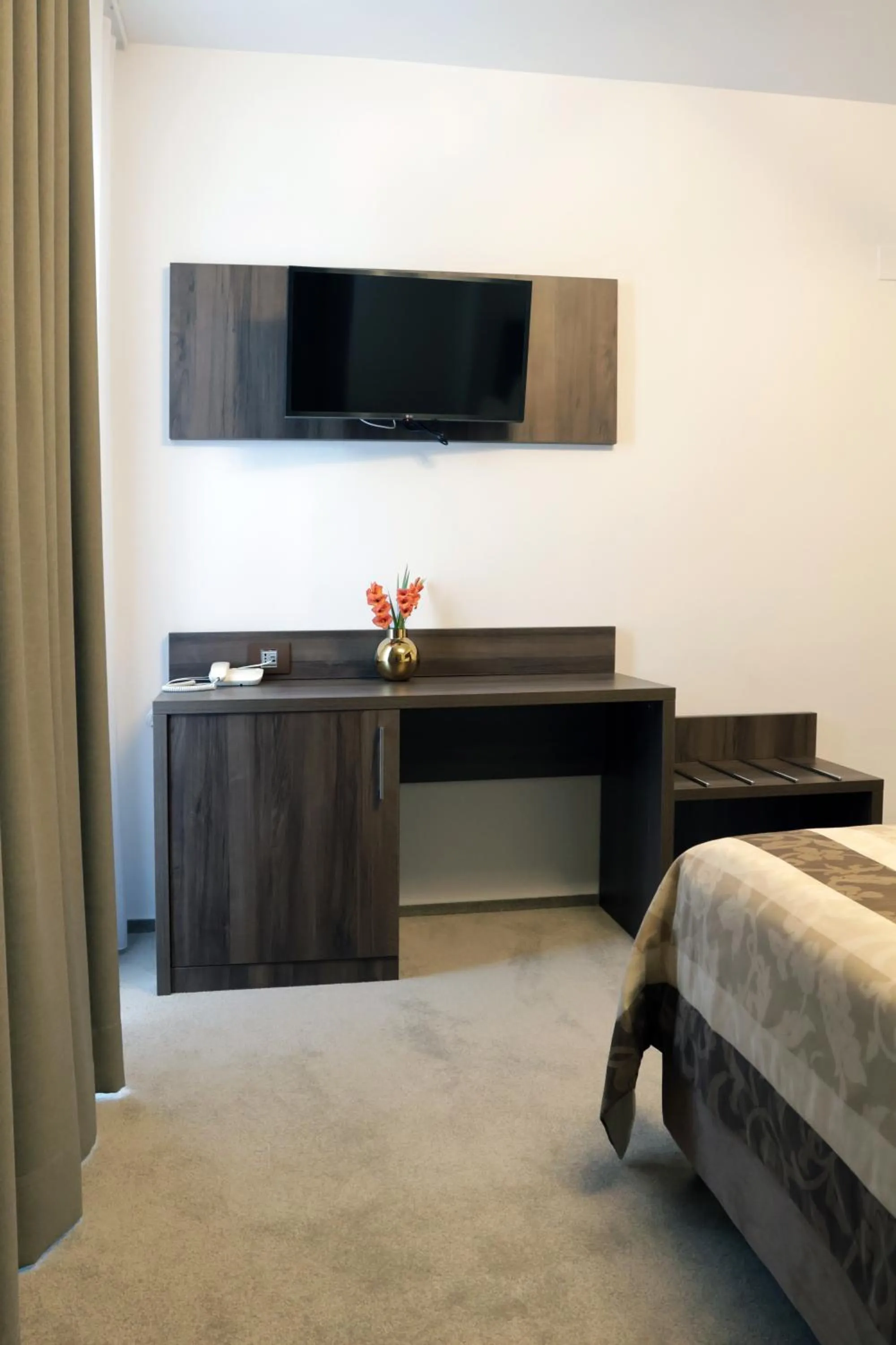 Bed in Hotel McPietroasa