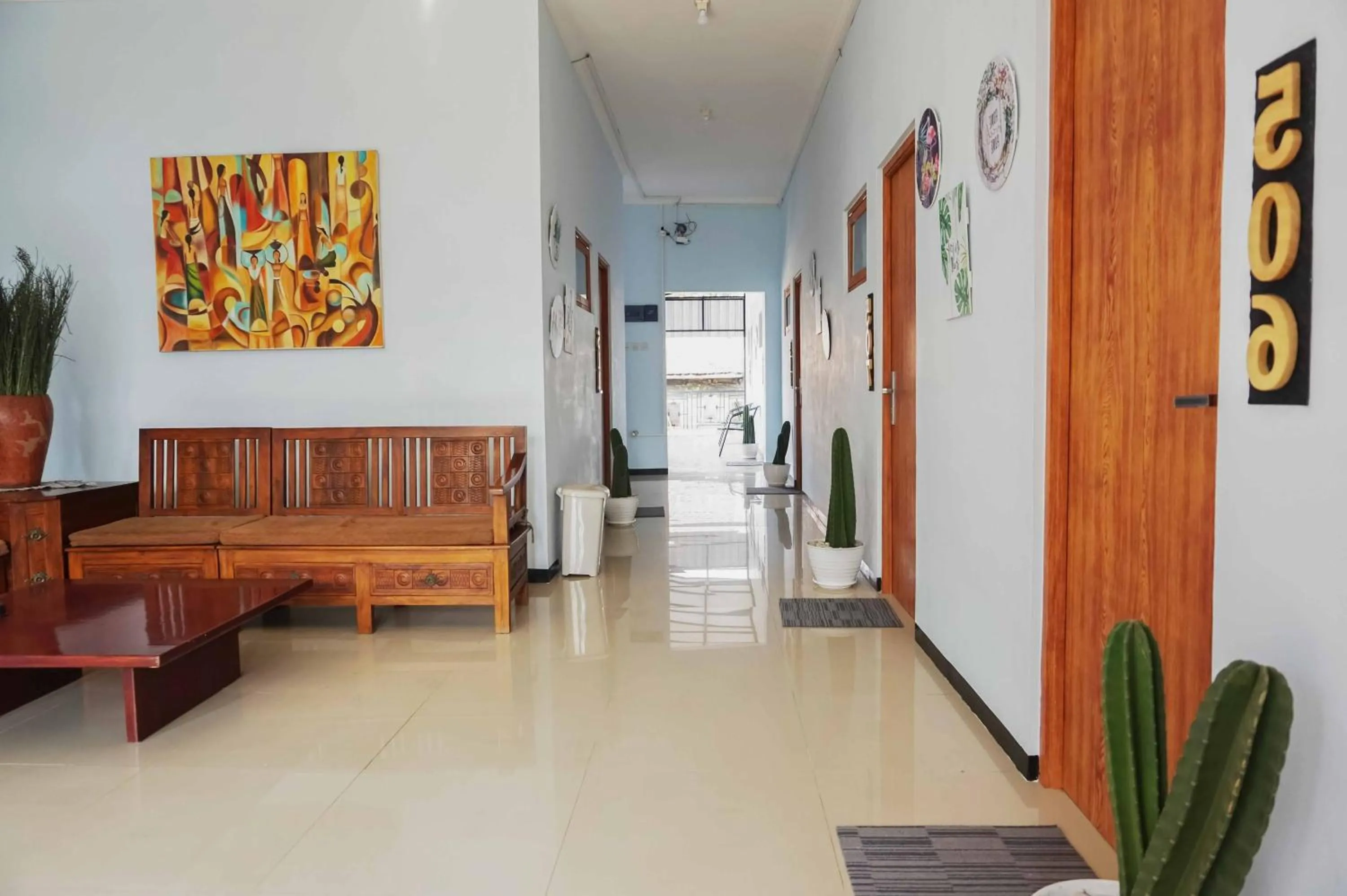 Facade/entrance in RedDoorz near Velodrome Malang 2