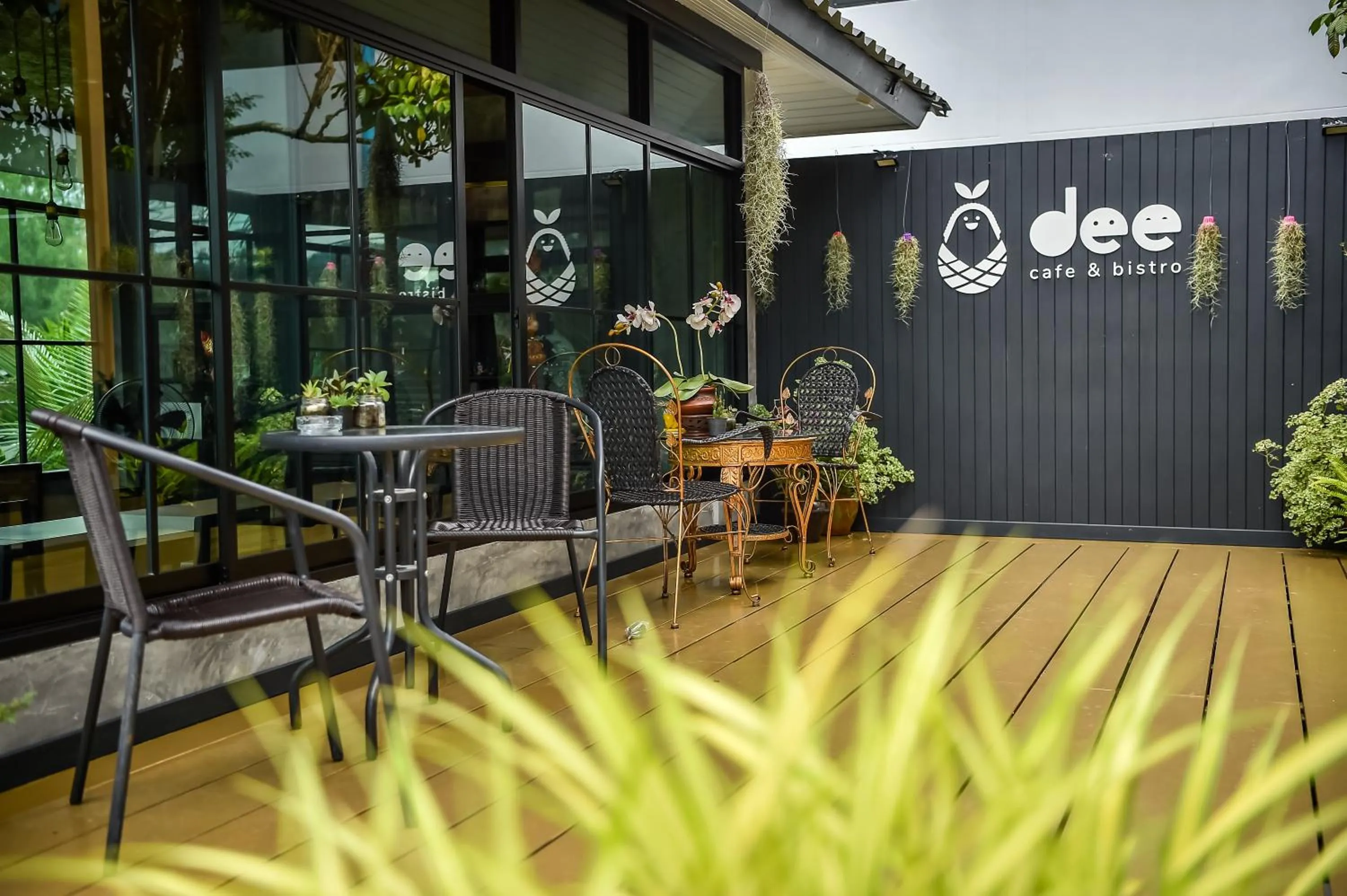 Restaurant/places to eat in Dee Homestay
