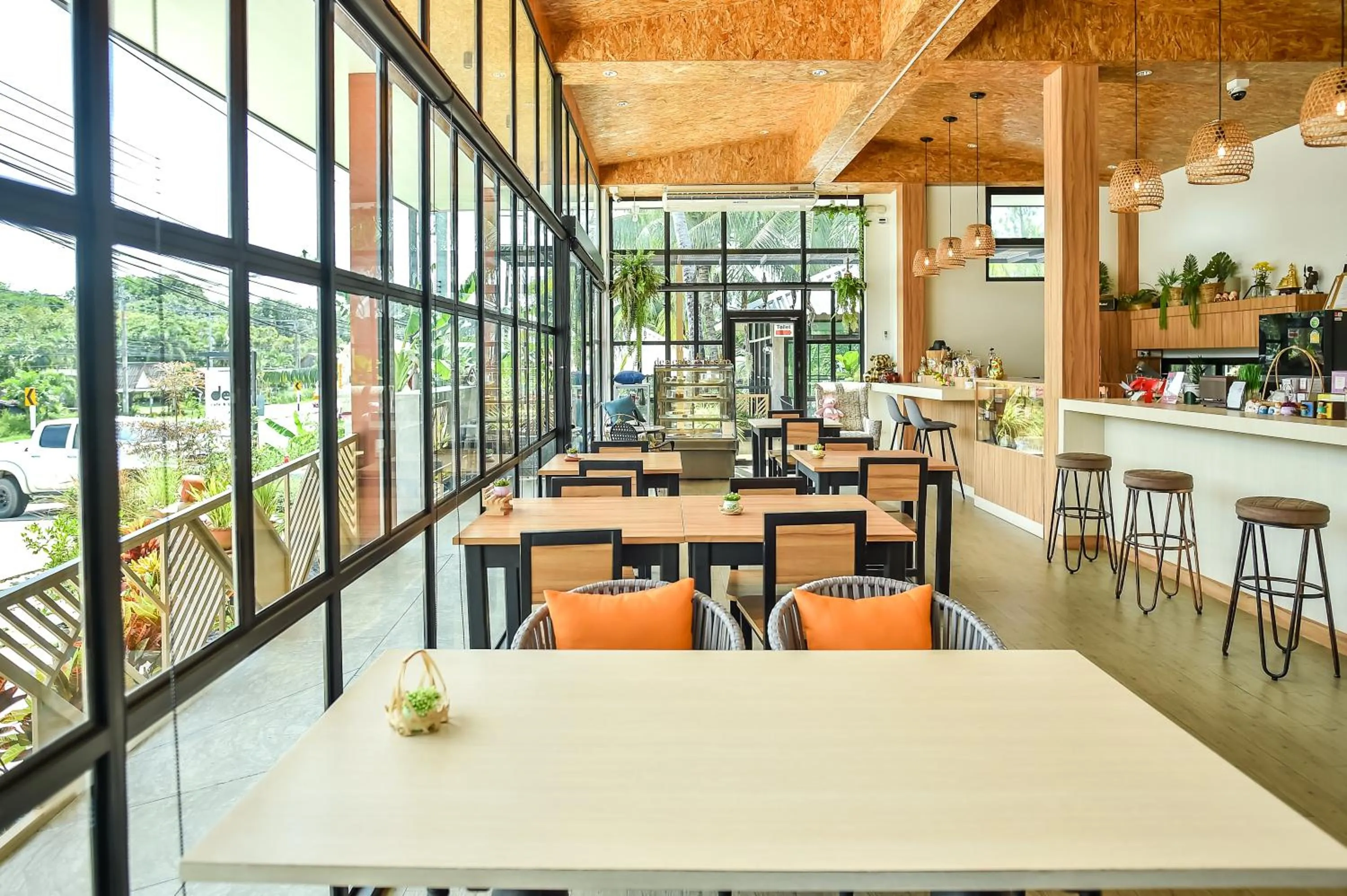 Restaurant/places to eat in Dee Homestay