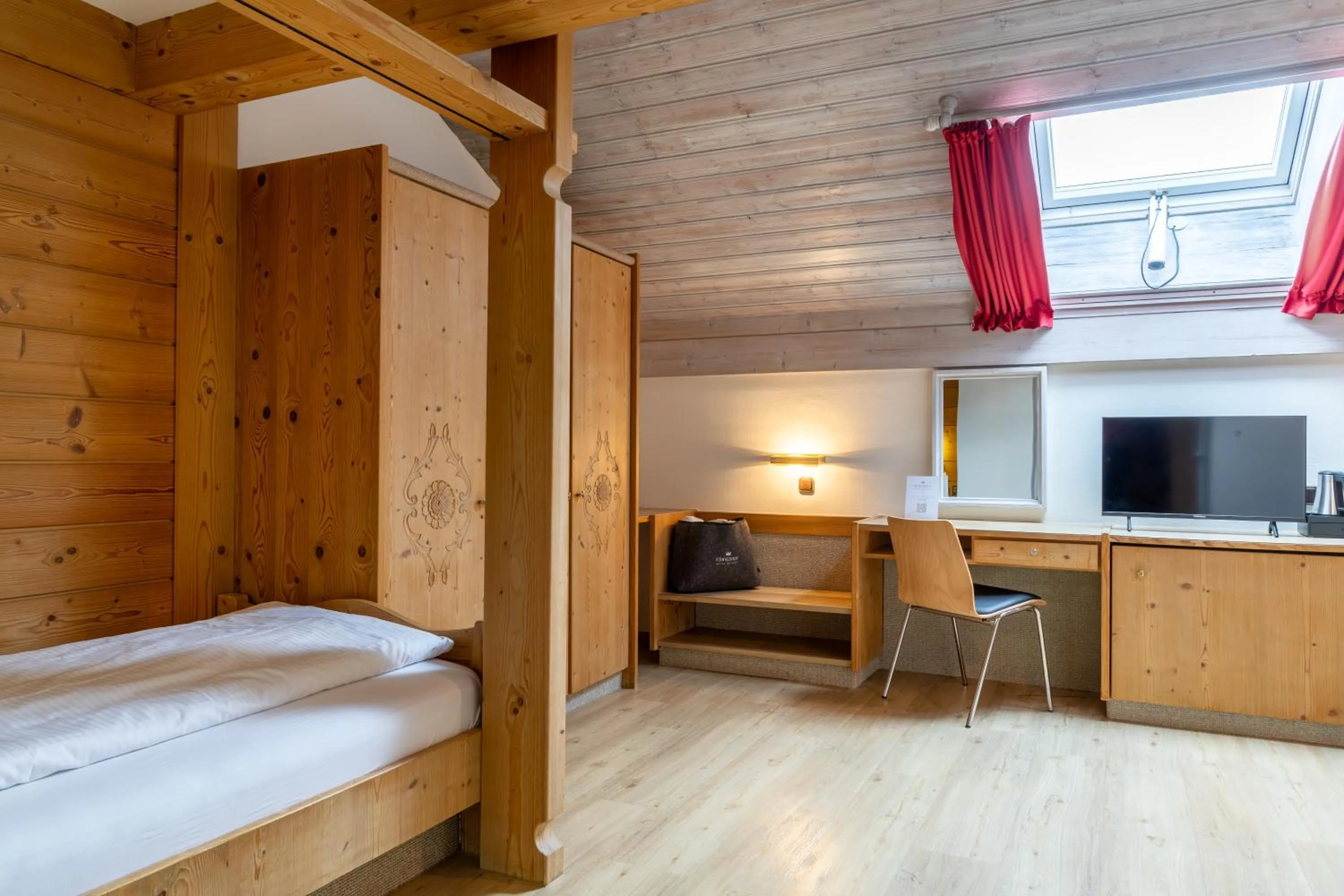 Photo of the whole room, Bed in Königshof Hotel Resort