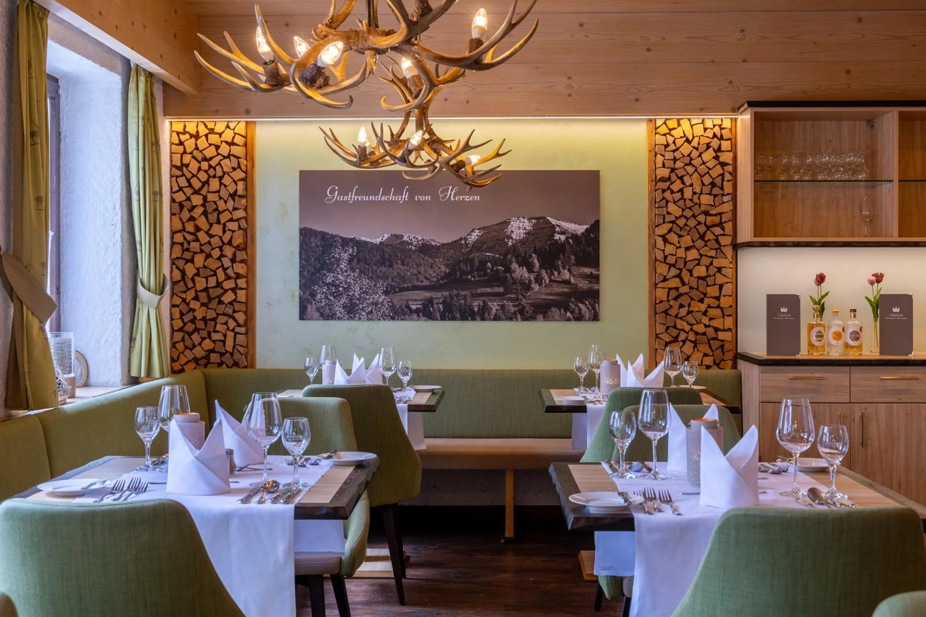 Restaurant/places to eat in Königshof Hotel Resort