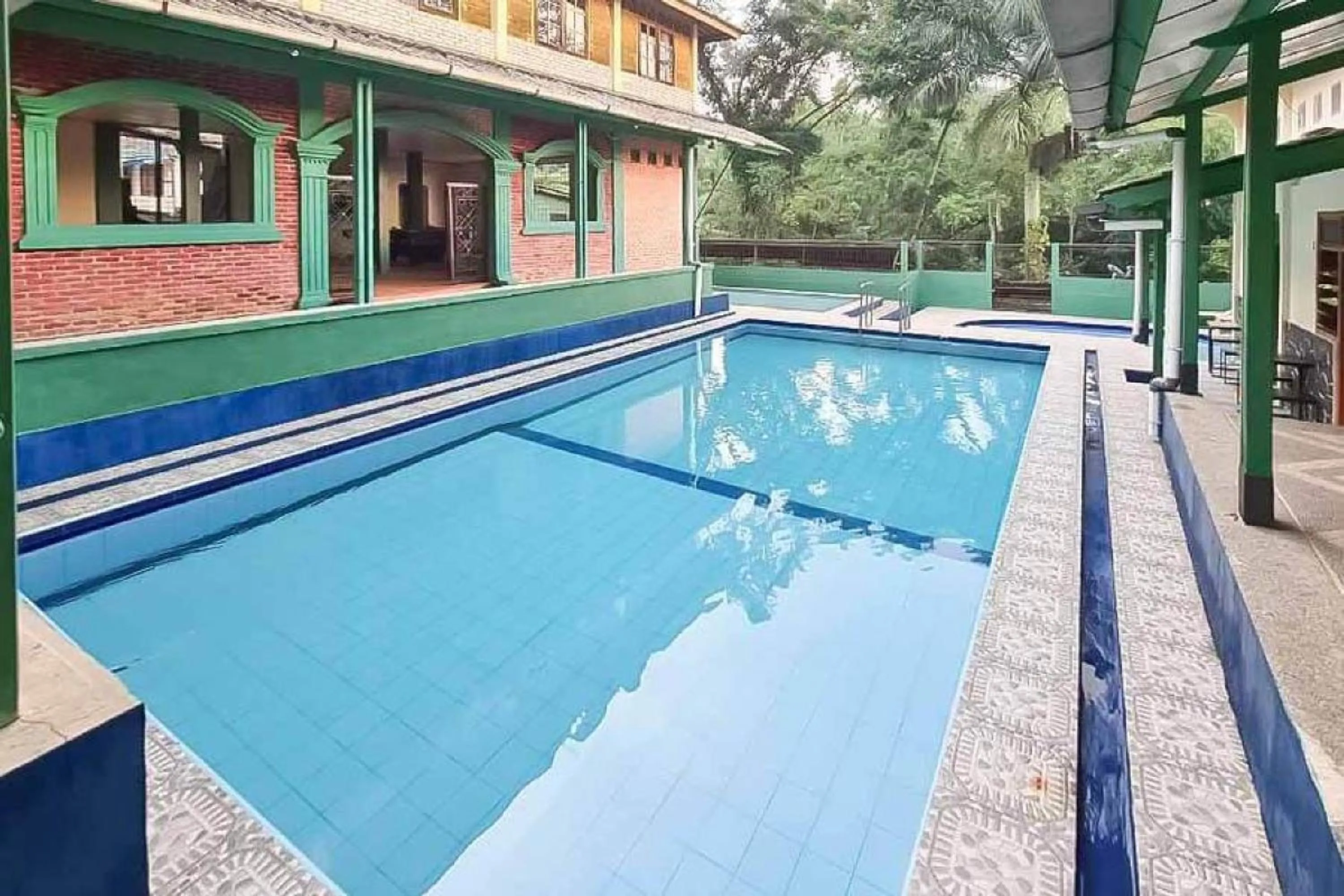Swimming pool in Pesona Wisata Alam Ciparay Endah Mitra RedDoorz