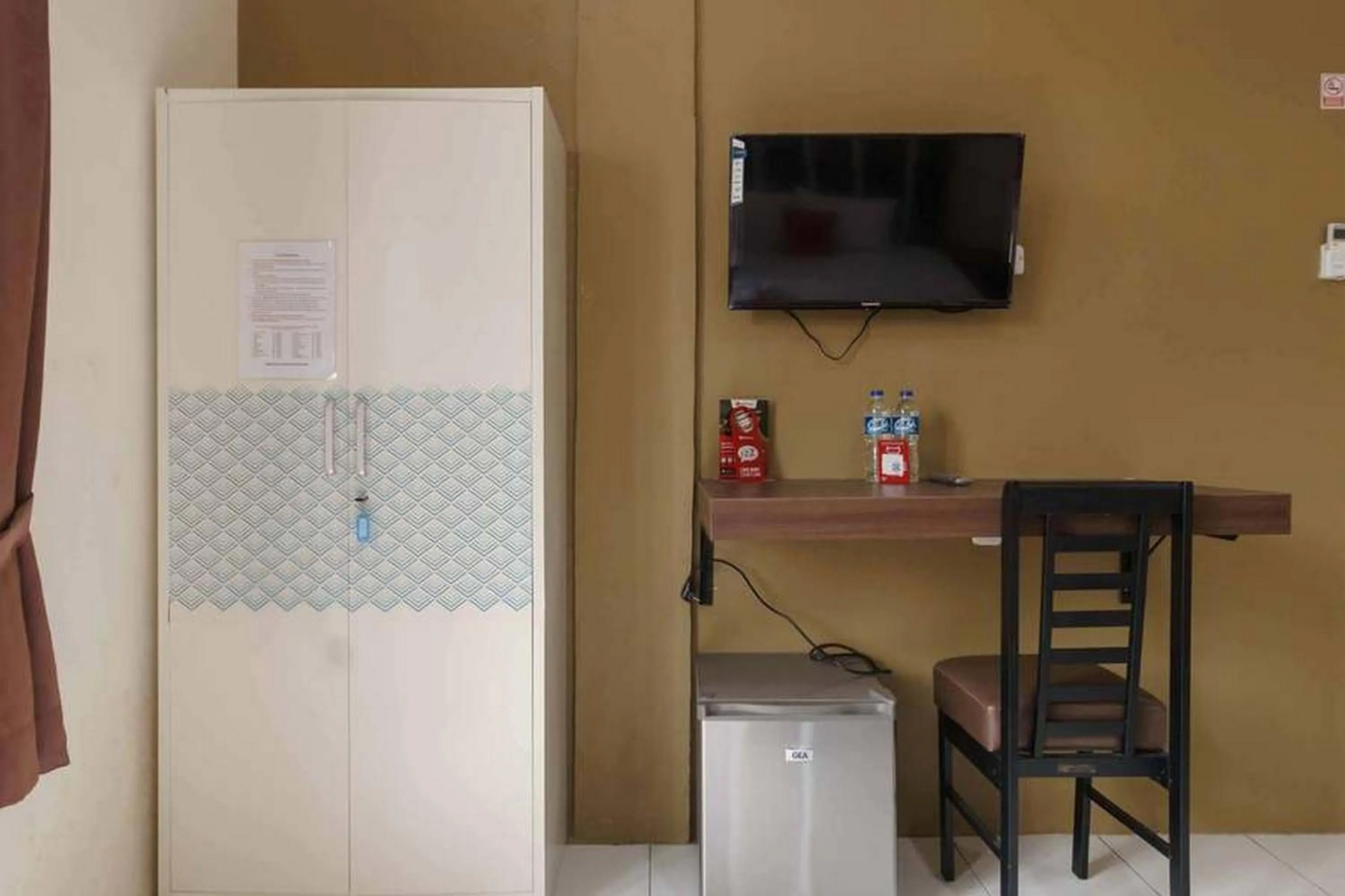 Property building in RedDoorz near RS Adam Malik Medan 2