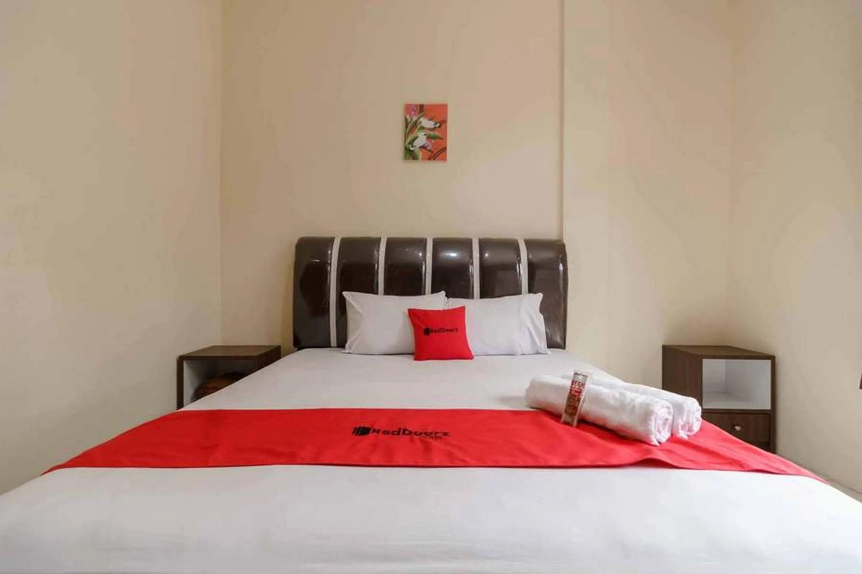 Property building, Bed in RedDoorz near RS Adam Malik Medan 2