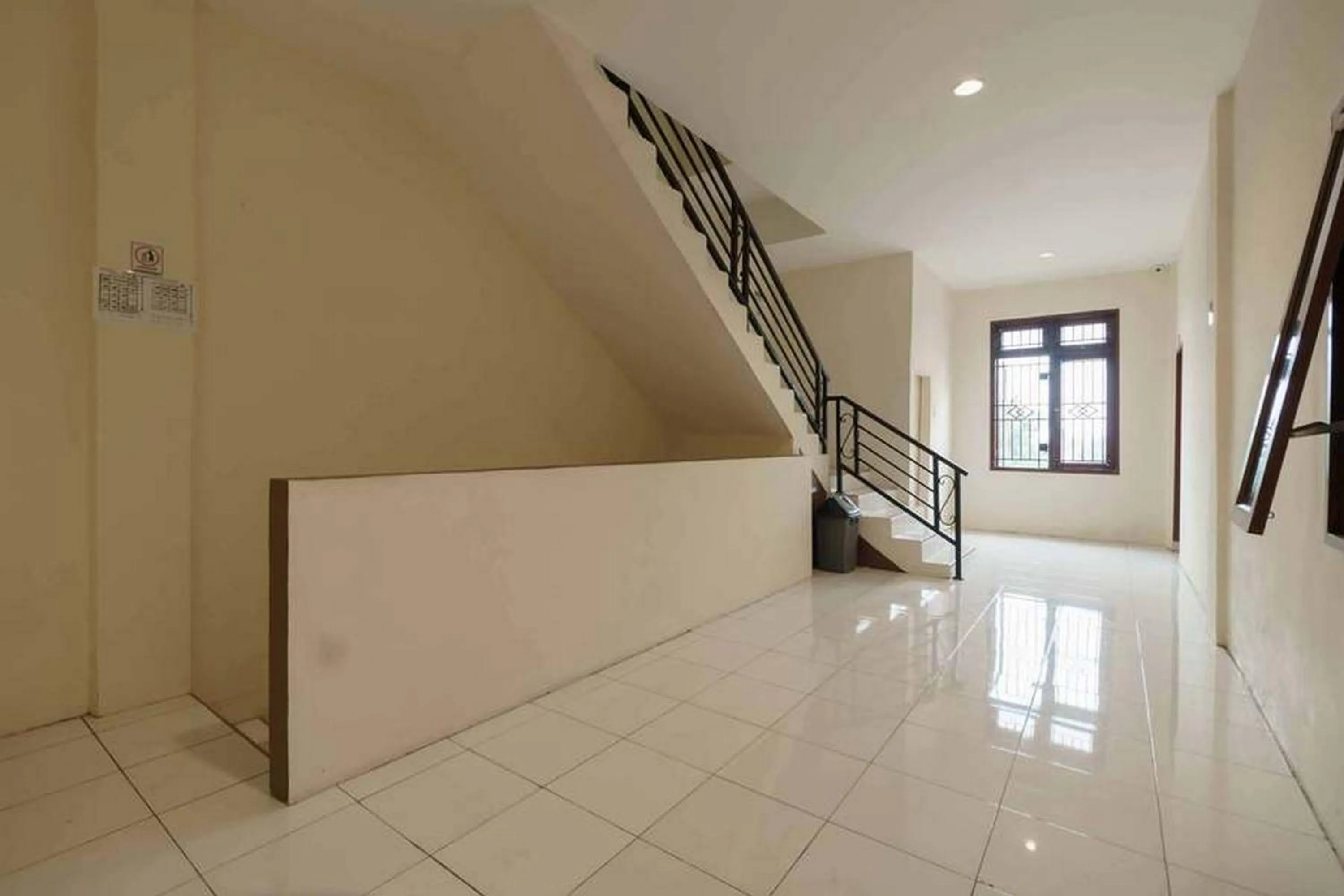 Property building in RedDoorz near RS Adam Malik Medan 2