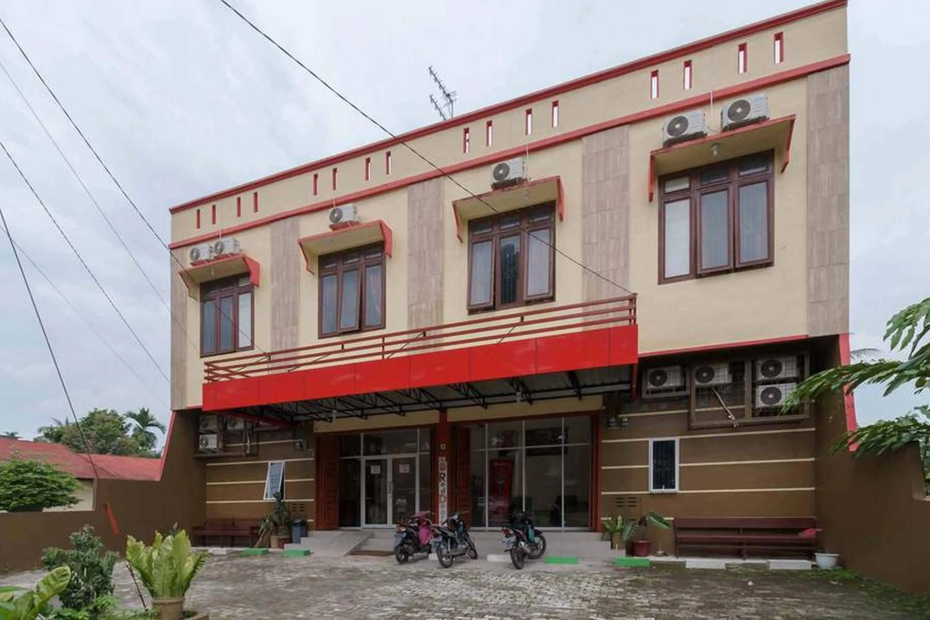 Facade/entrance in RedDoorz near RS Adam Malik Medan 2