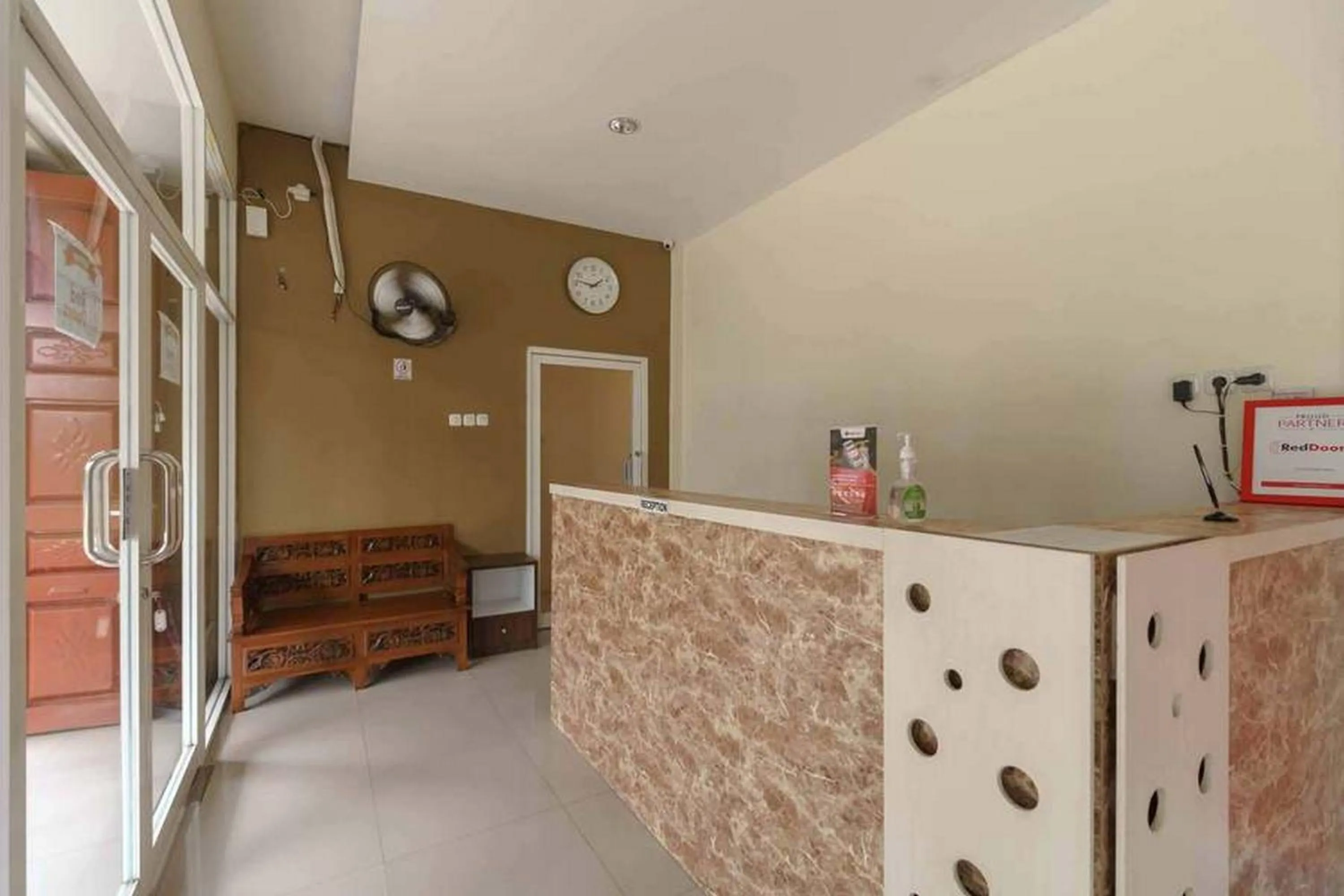 Property building in RedDoorz near RS Adam Malik Medan 2