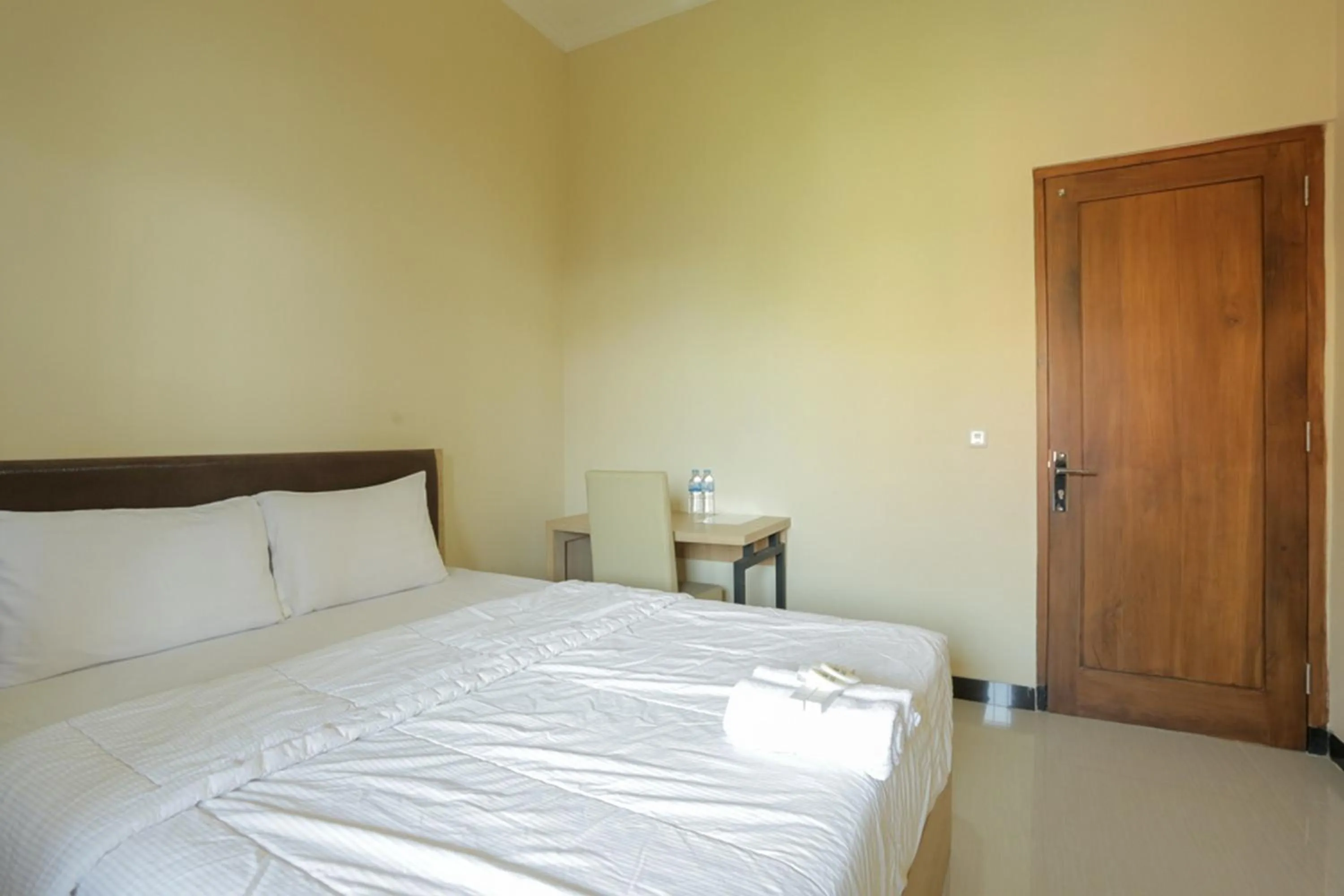 Bedroom, Bed in IDR Green Guest House Syariah Mitra RedDoorz