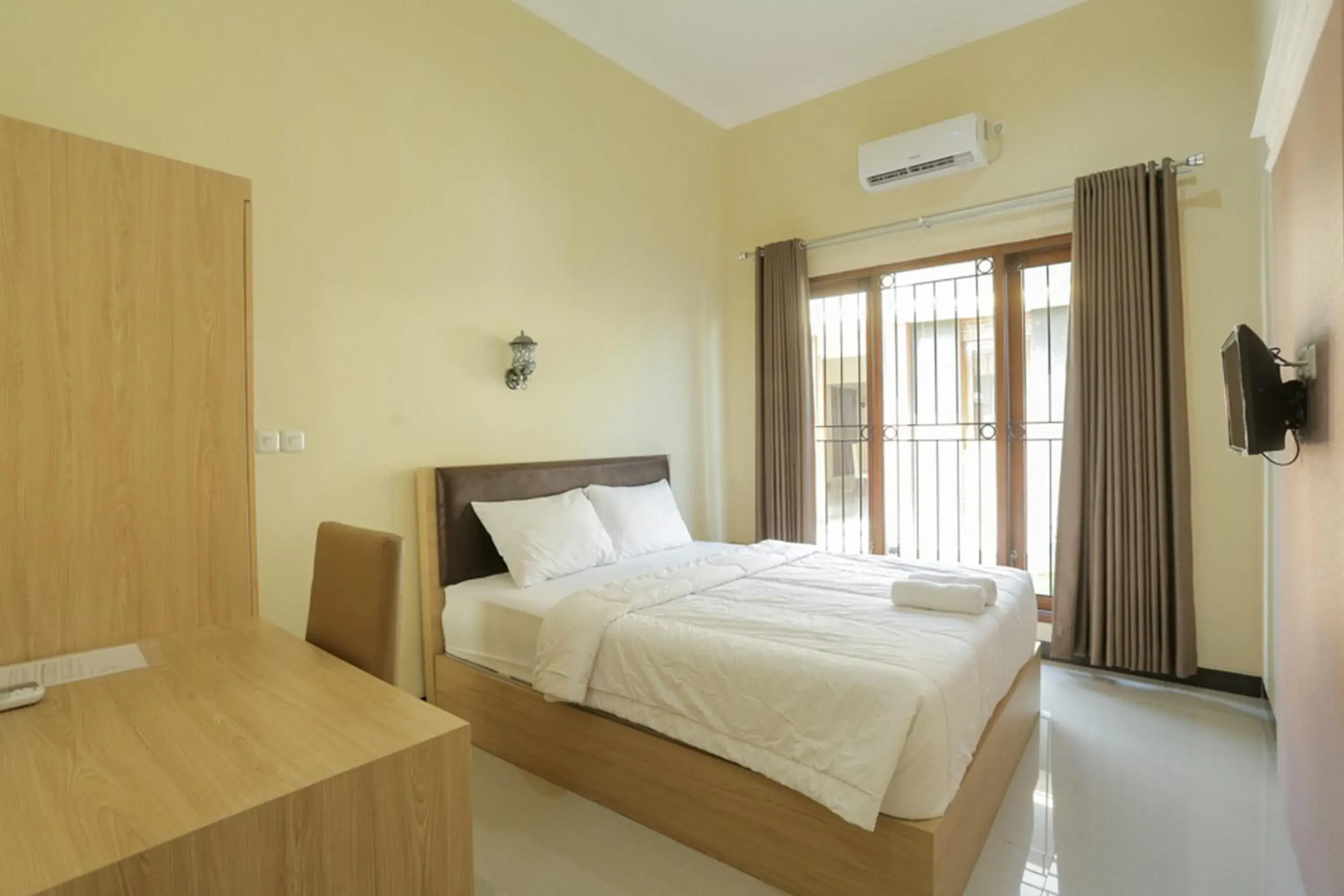 Suite in IDR Green Guest House Syariah Mitra RedDoorz Suite in IDR Green Guest House Syariah Mitra RedDoorz