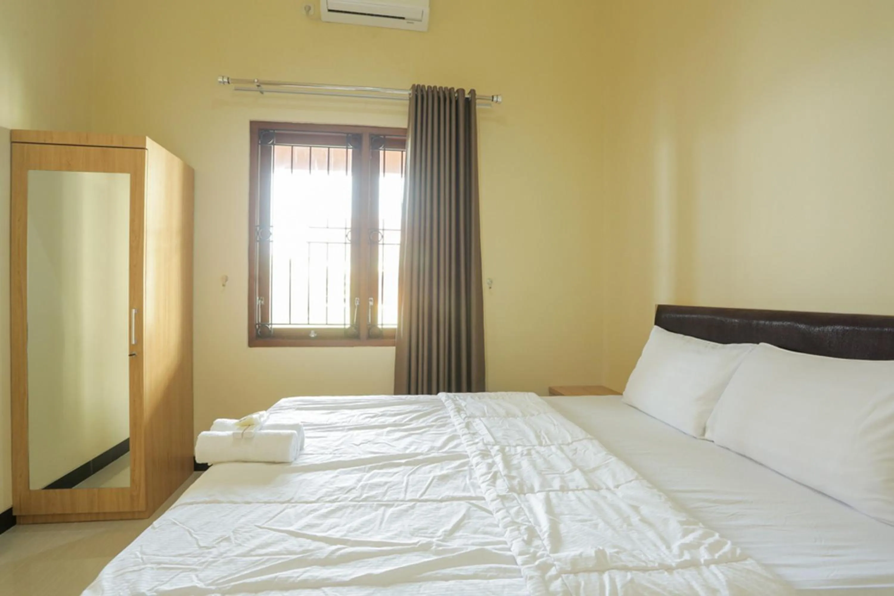 Bedroom, Bed in IDR Green Guest House Syariah Mitra RedDoorz