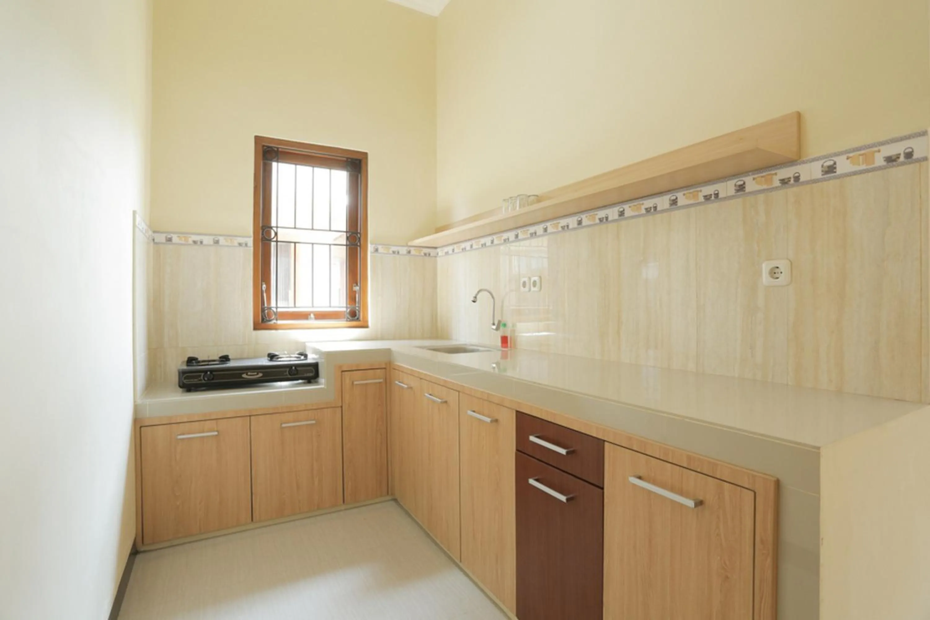 Kitchen or kitchenette in IDR Green Guest House Syariah Mitra RedDoorz