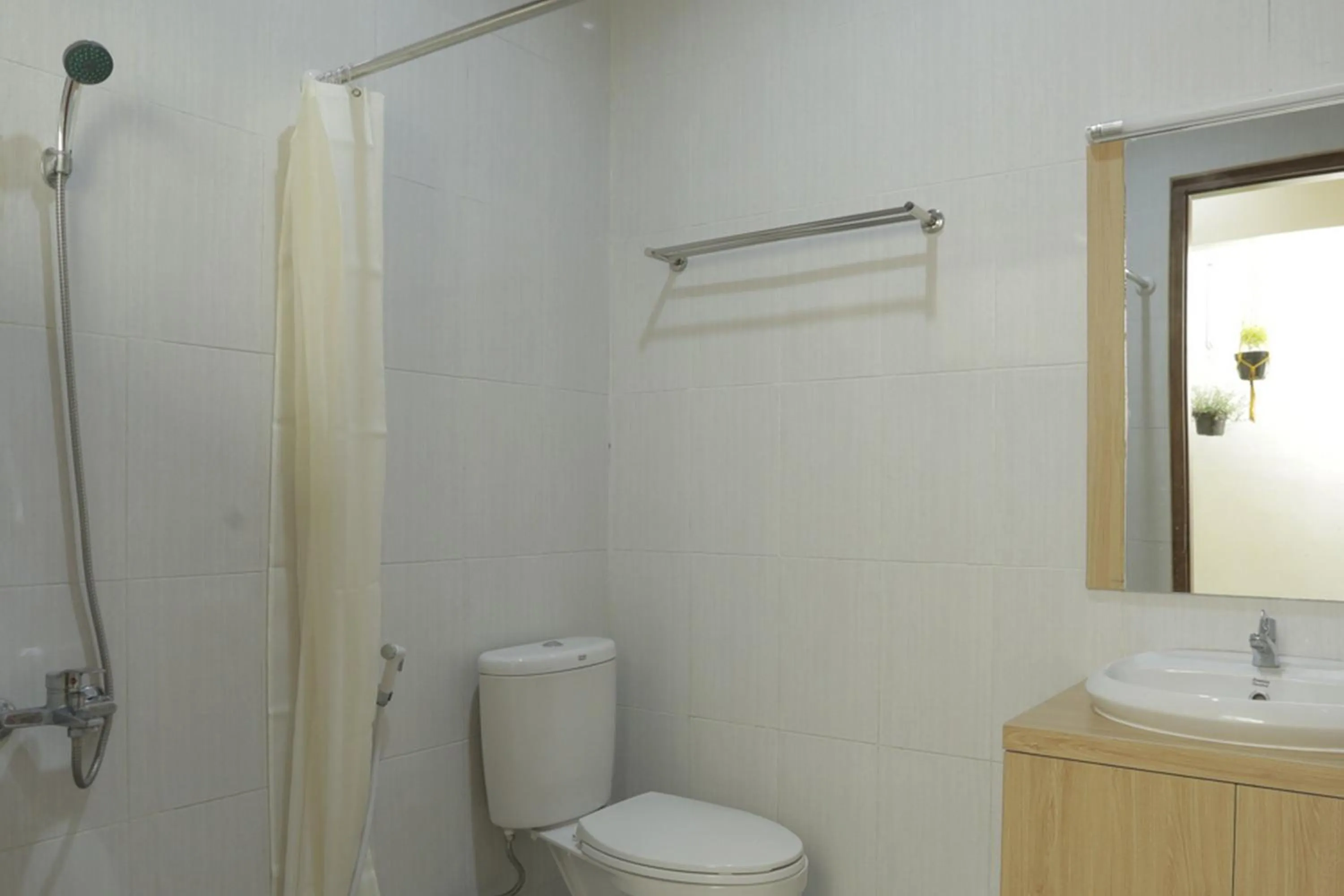 Bathroom in IDR Green Guest House Syariah Mitra RedDoorz