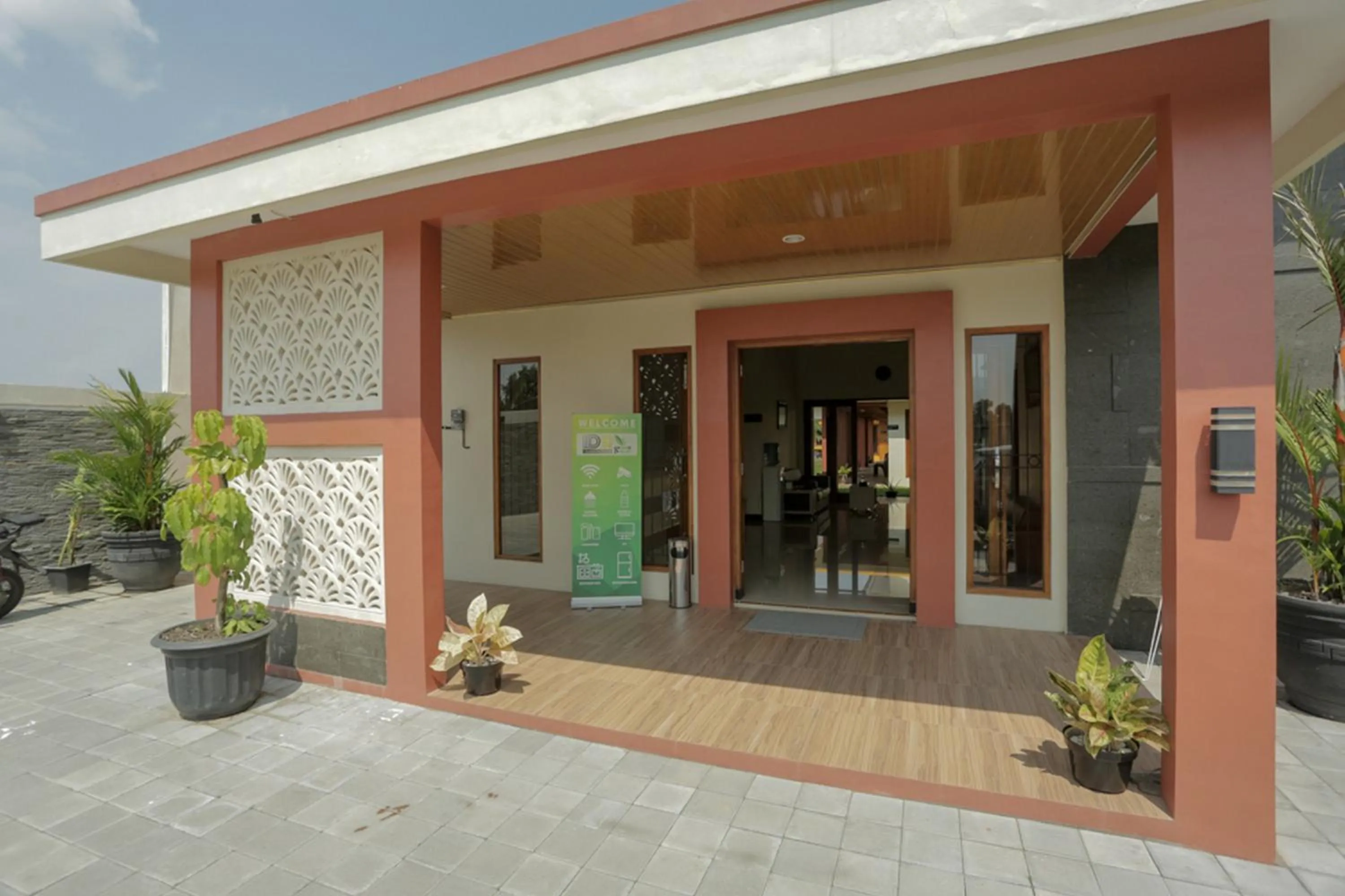 Facade/entrance in IDR Green Guest House Syariah Mitra RedDoorz
