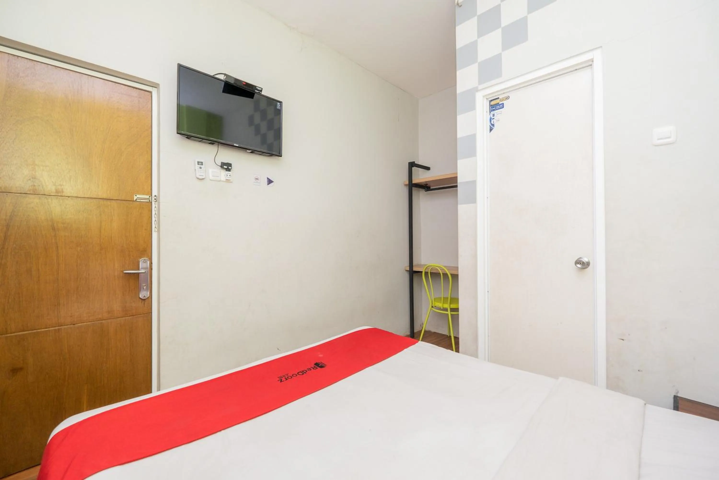 Bed in RedDoorz @ Darmo Surabaya