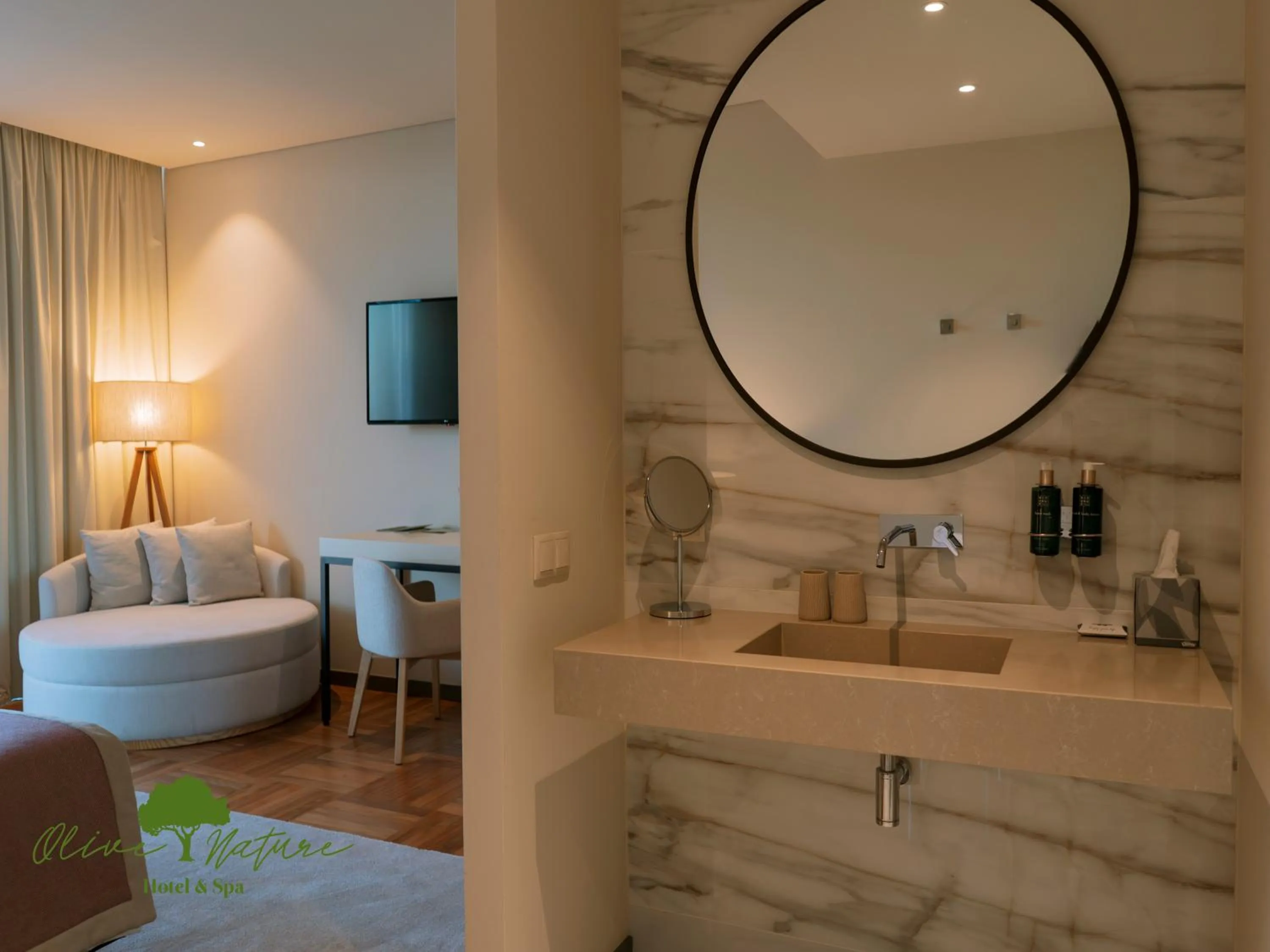 Bathroom, Bed in Olive Nature Hotel & SPA - Quinta Valle de Passos