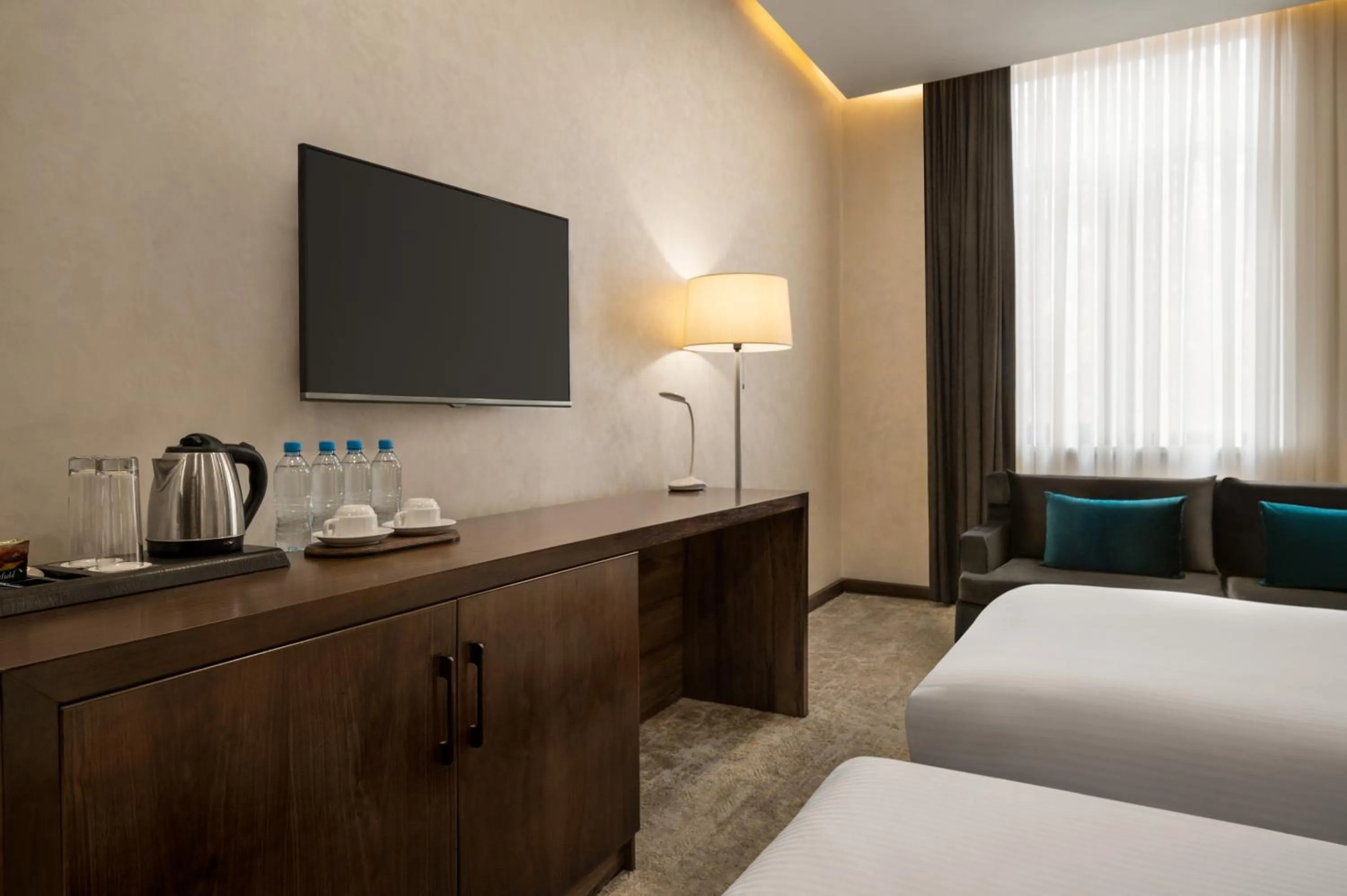 TV and multimedia, Bed in Wyndham Garden Tashkent