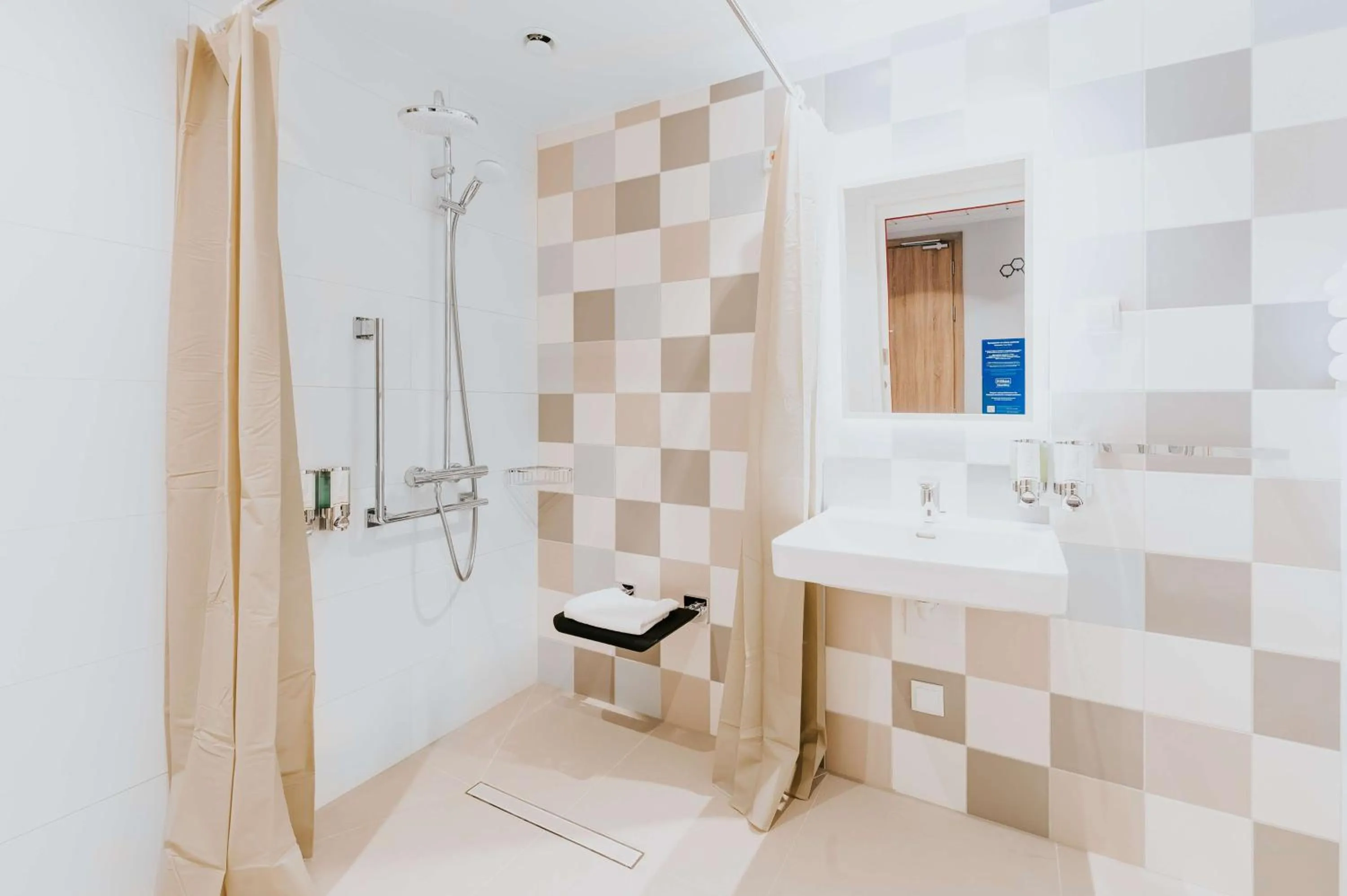 Bathroom in Hampton By Hilton Warsaw Reduta