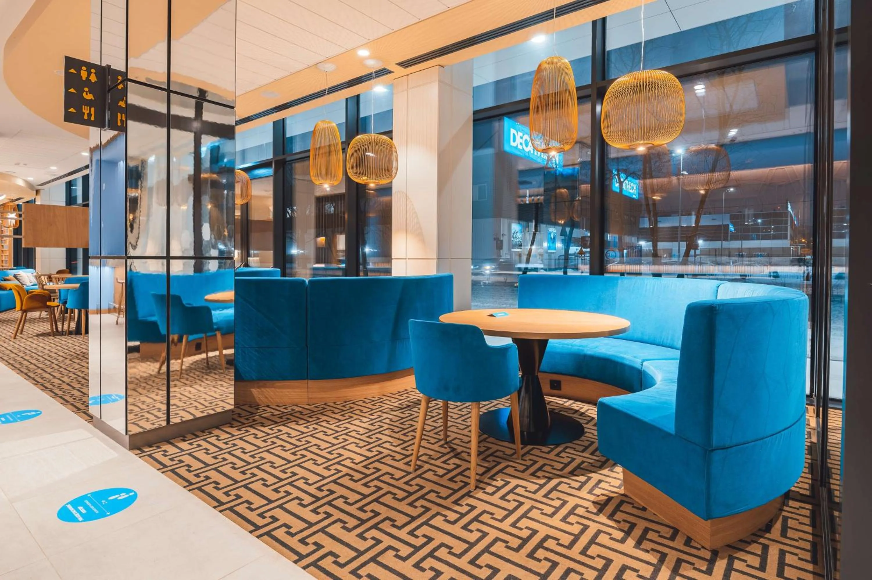 Dining area in Hampton By Hilton Warsaw Reduta