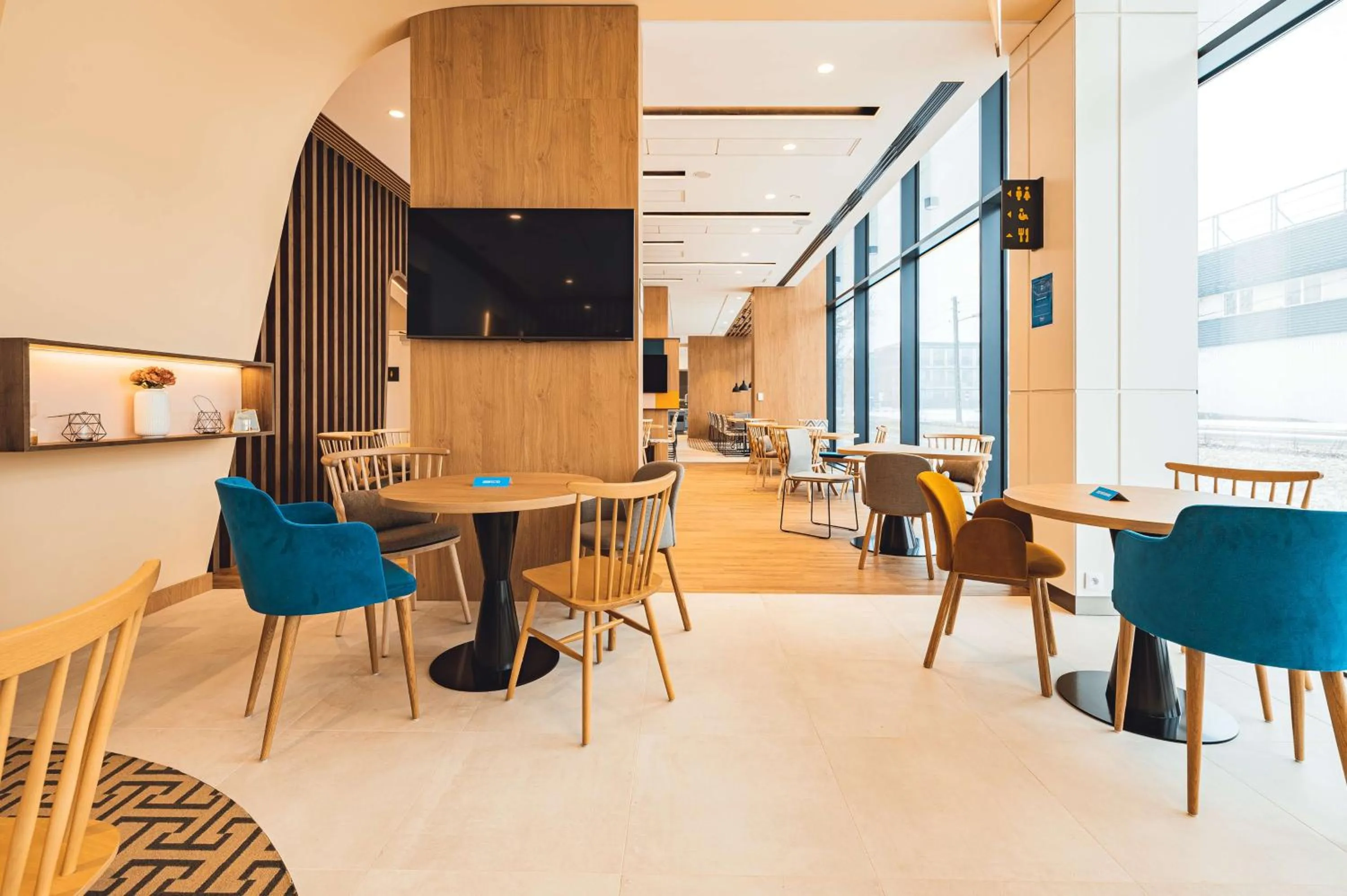 Dining area in Hampton By Hilton Warsaw Reduta