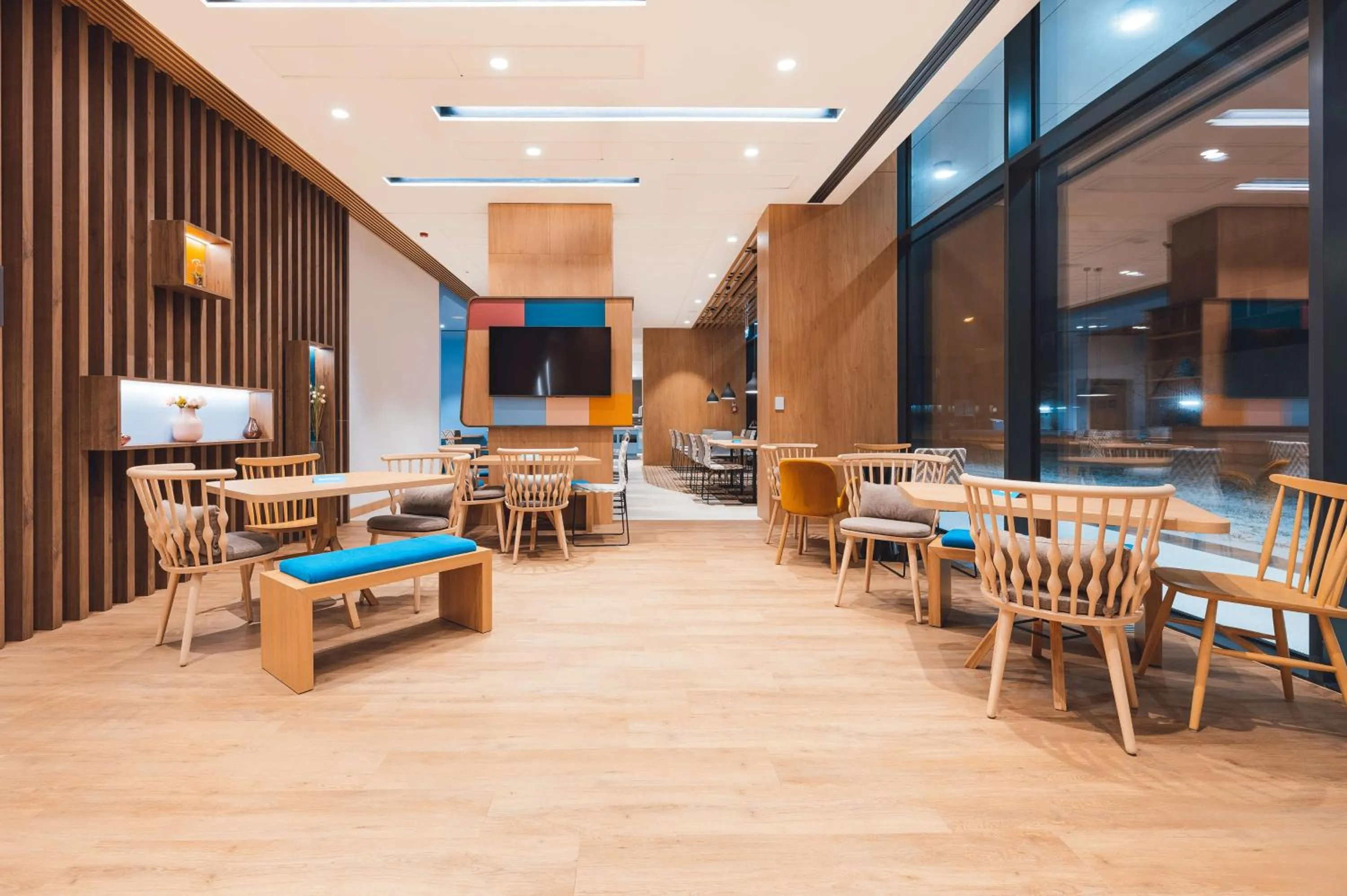 Dining area in Hampton By Hilton Warsaw Reduta