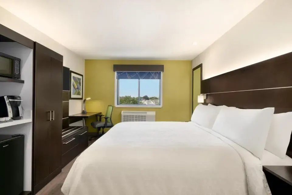 Standard King Room in Holiday Inn Express - Jamaica - JFK AirTrain - NYC by IHG Standard King Room in Holiday Inn Express - Jamaica - JFK AirTrain - NYC by IHG