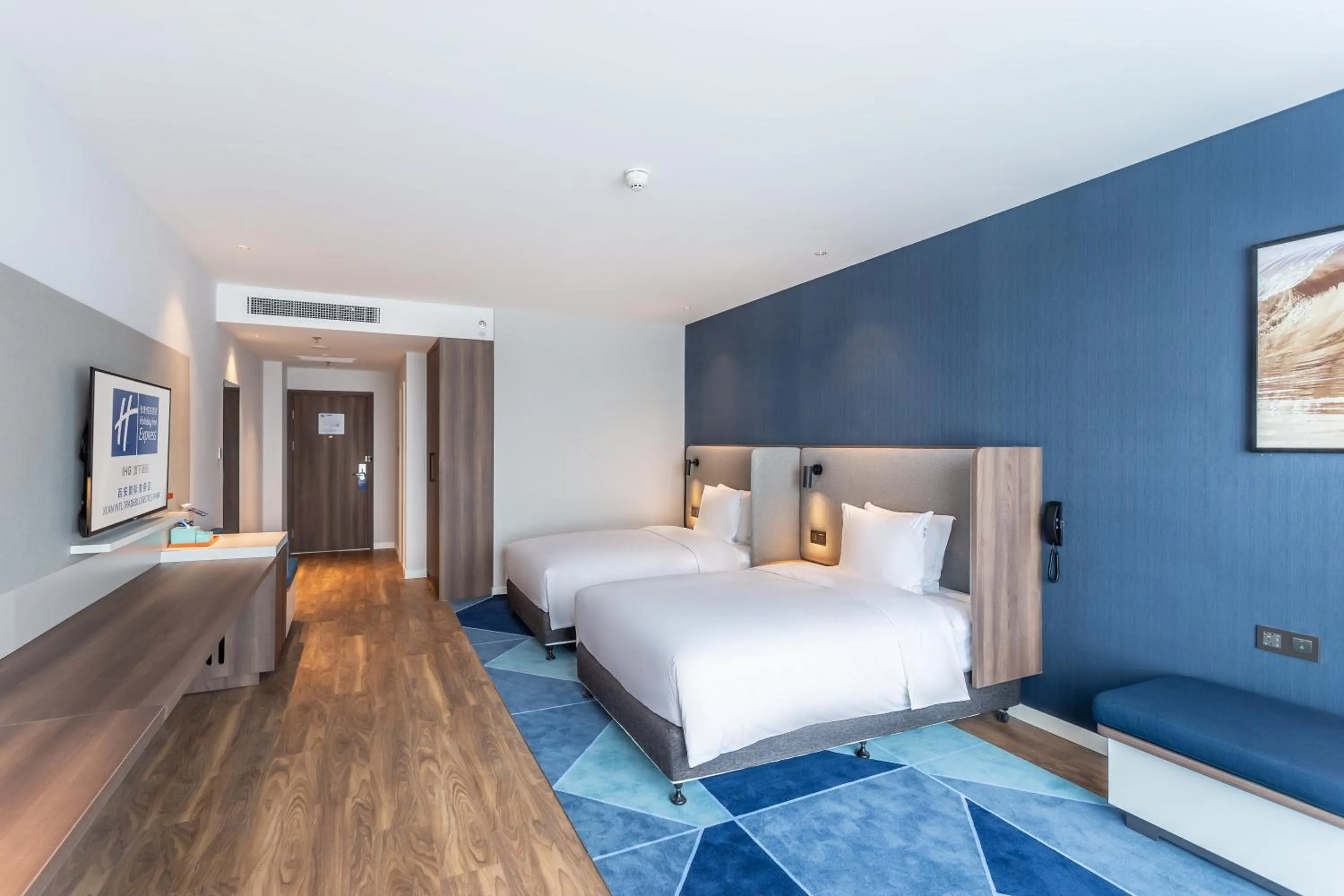 Photo of the whole room, Bed in Holiday Inn Express Xi'an Intl Trade&Logistic Park by IHG