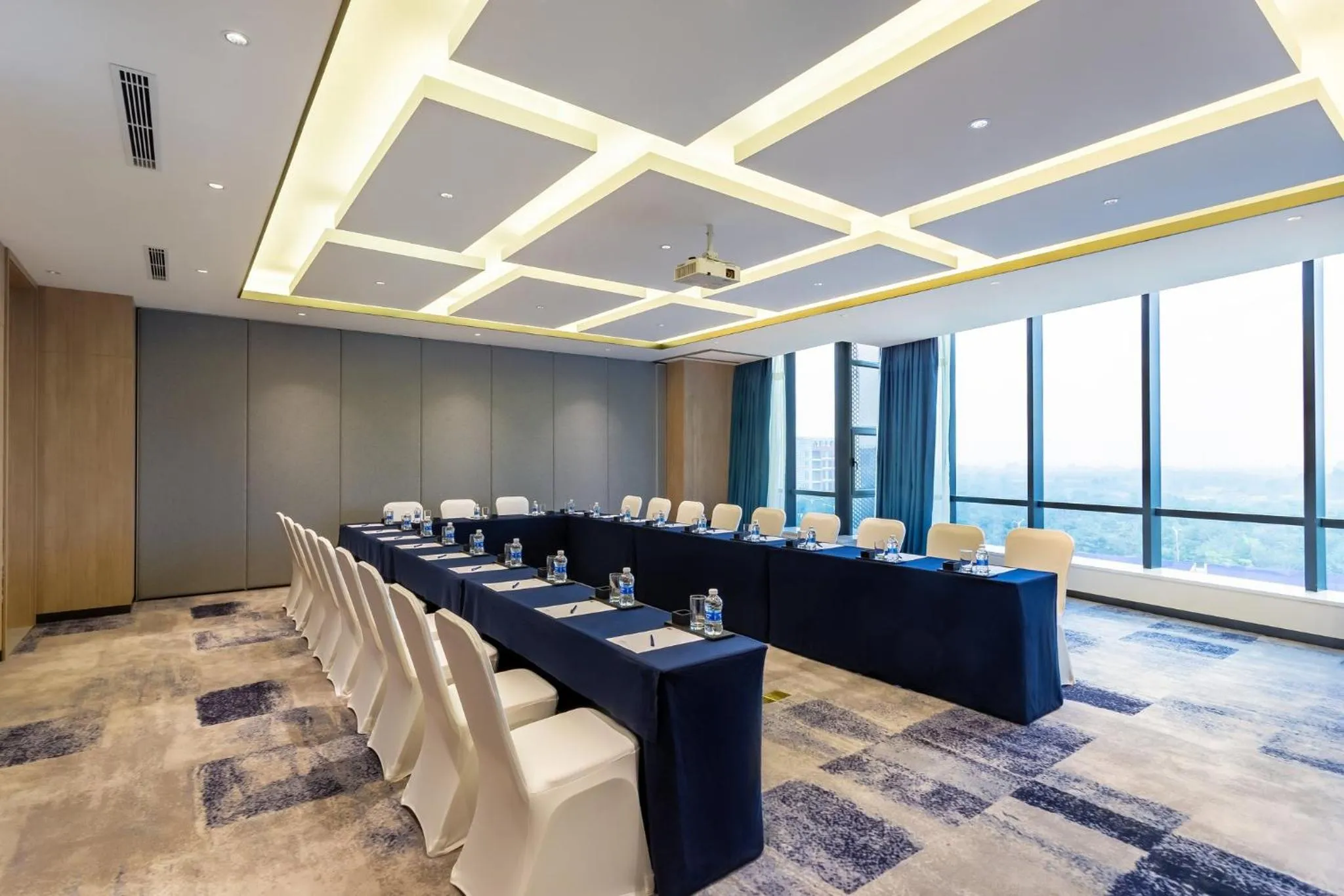 Meeting/conference room in Holiday Inn Express Xi'an Intl Trade&Logistic Park by IHG