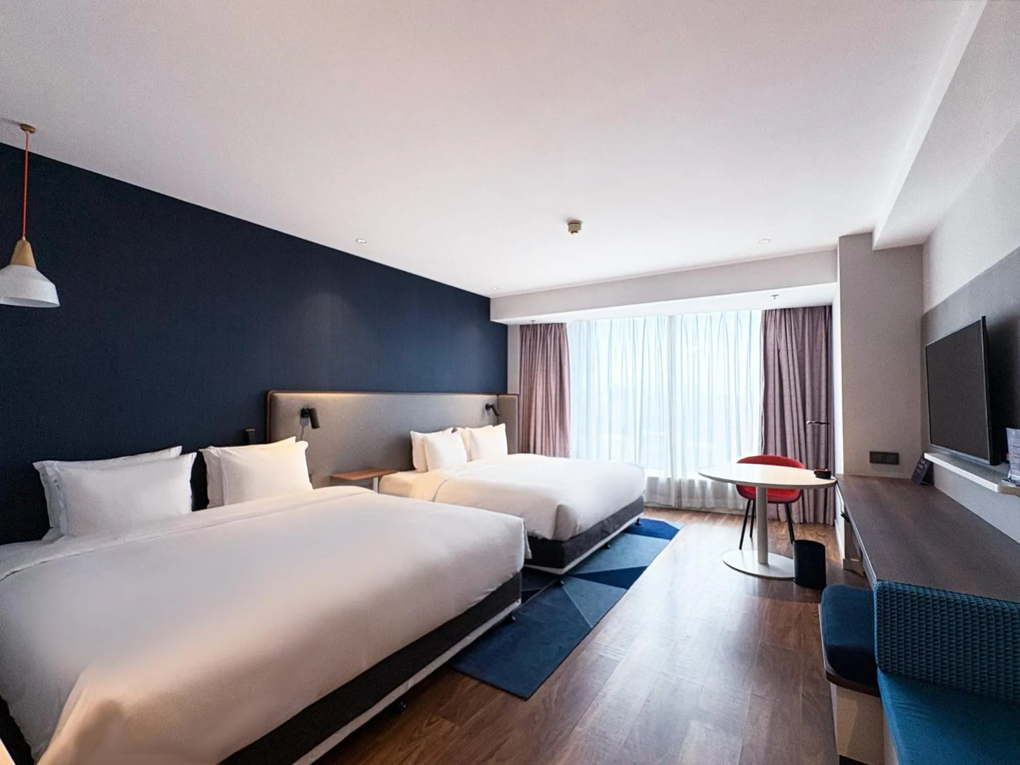 Photo of the whole room, Bed in Holiday Inn Express Xi'an Intl Trade&Logistic Park by IHG